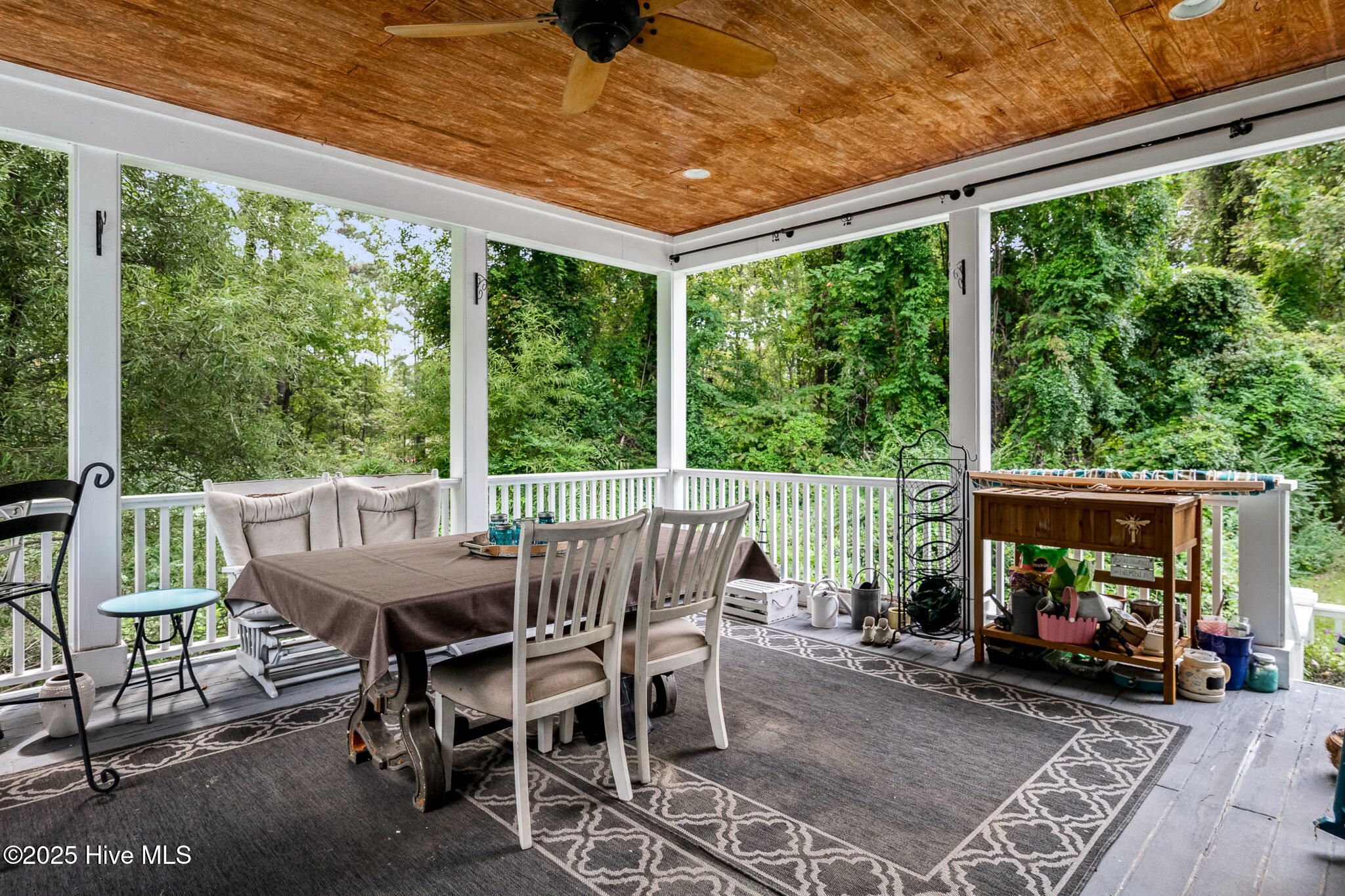 100532229 | Photo 36