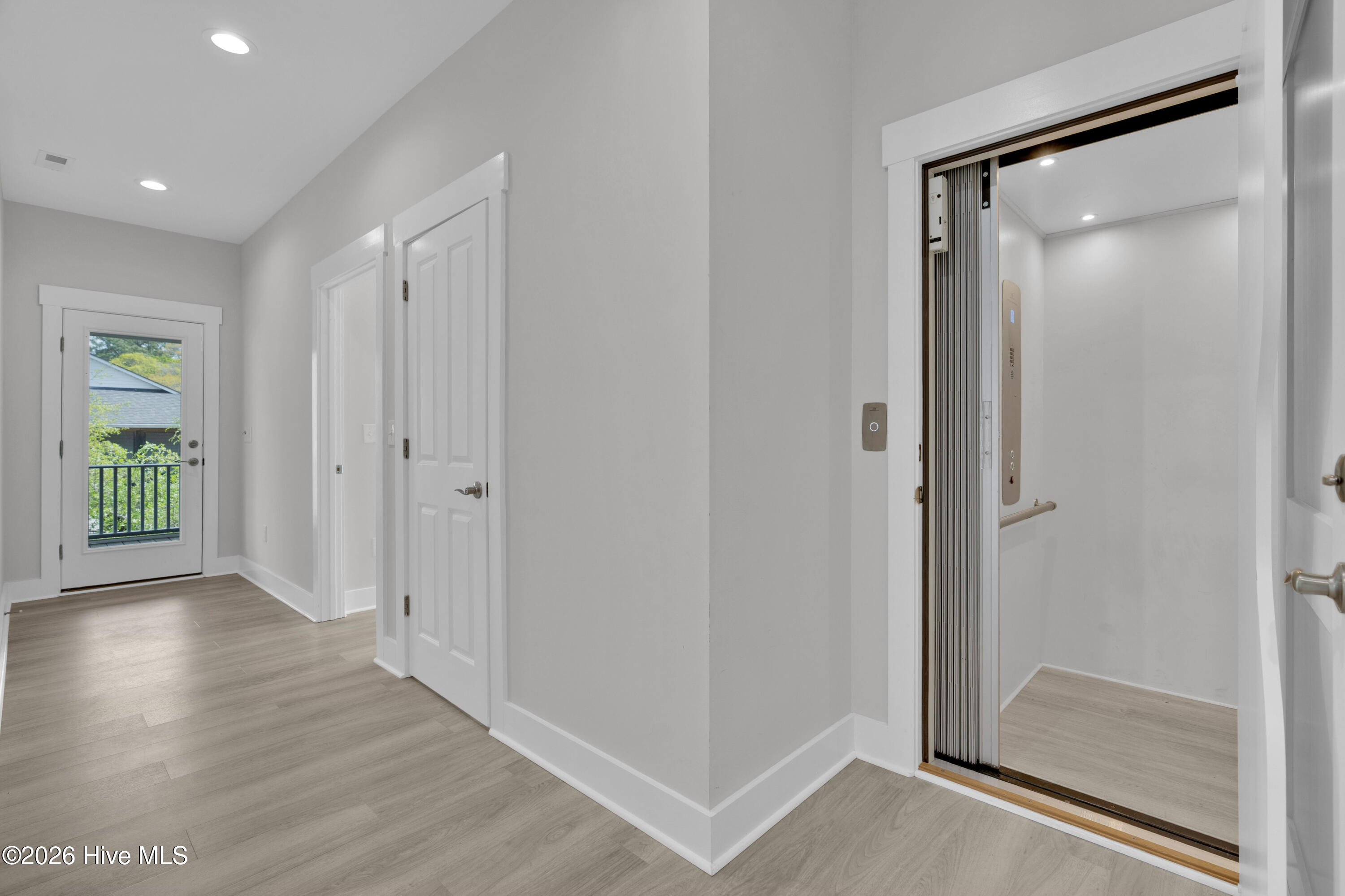 100565490 | Photo 15