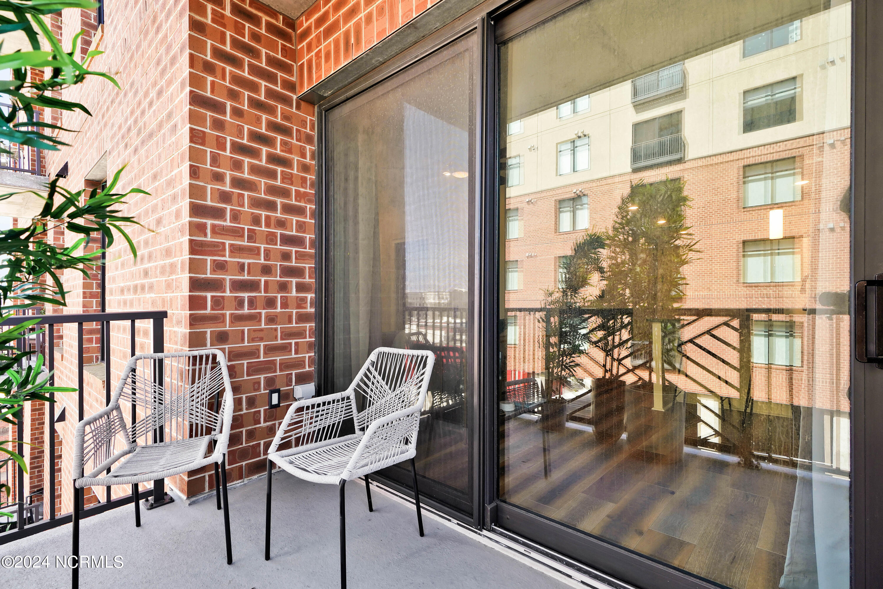 100556540 | Photo 18