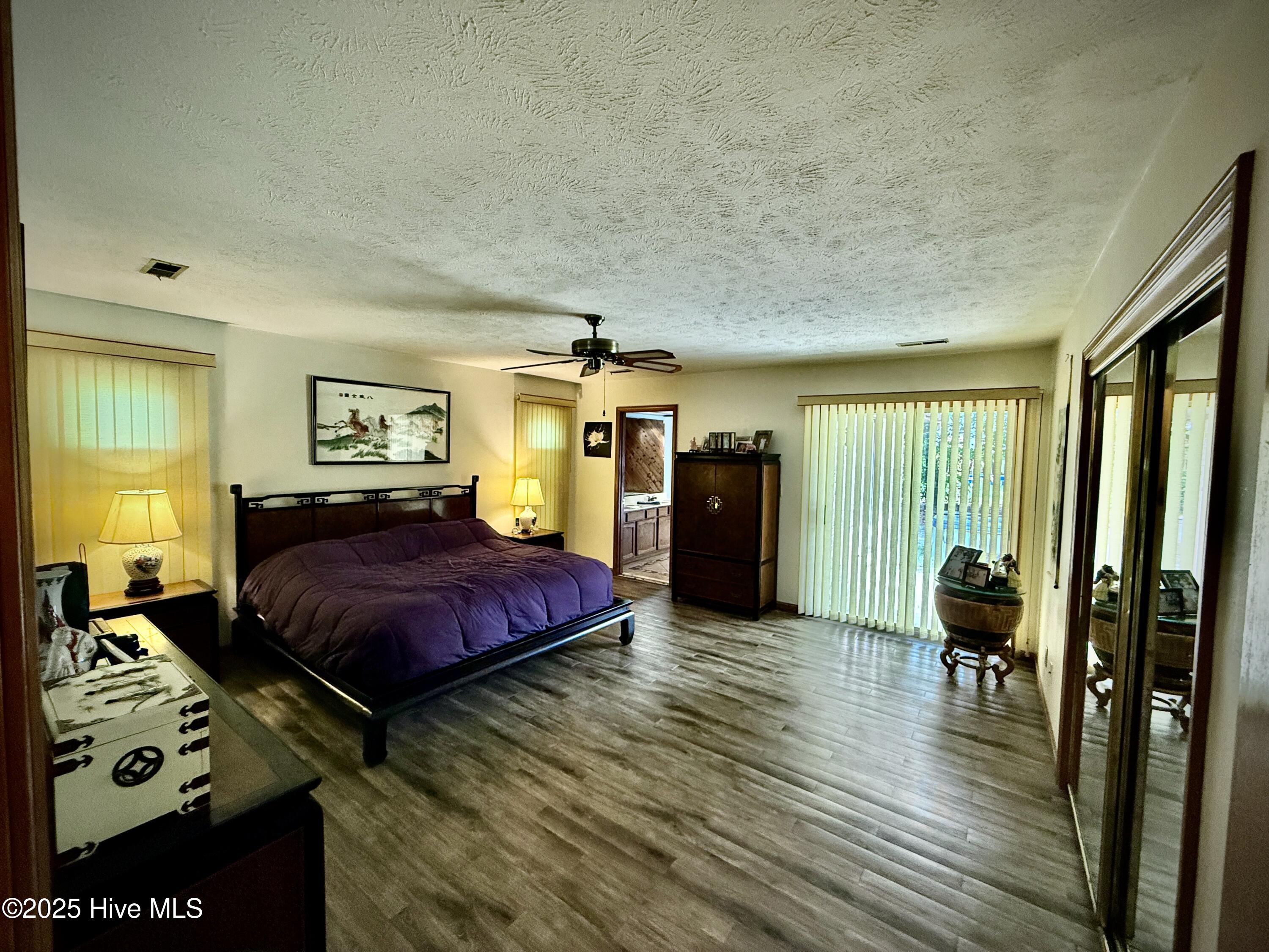 100518728 | Photo 10