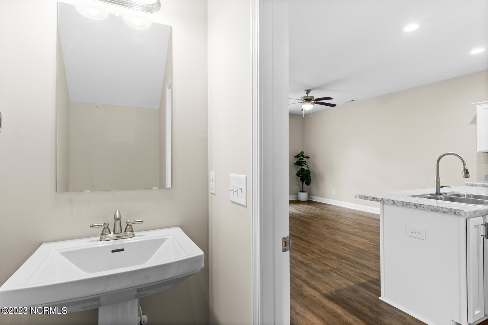 100552237 | Photo 13