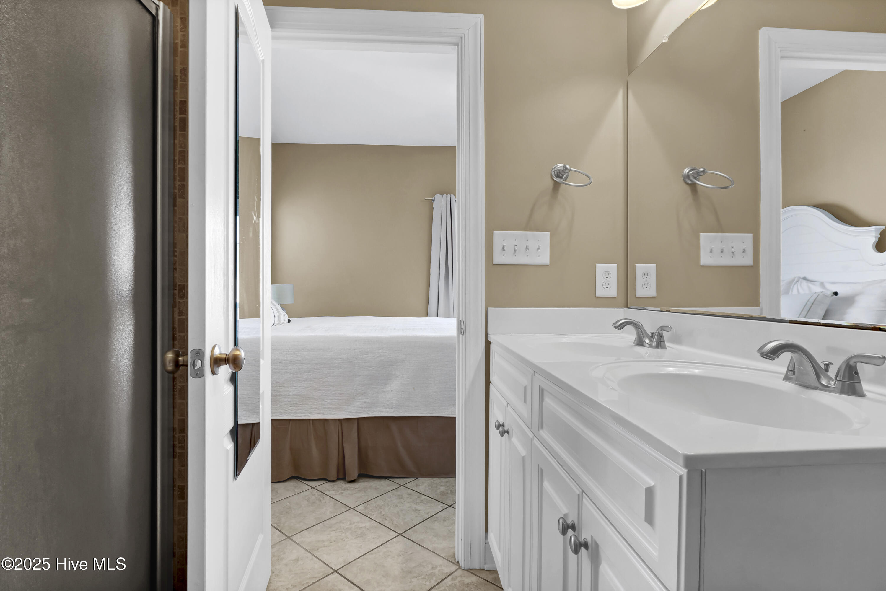 100535272 | Photo 35