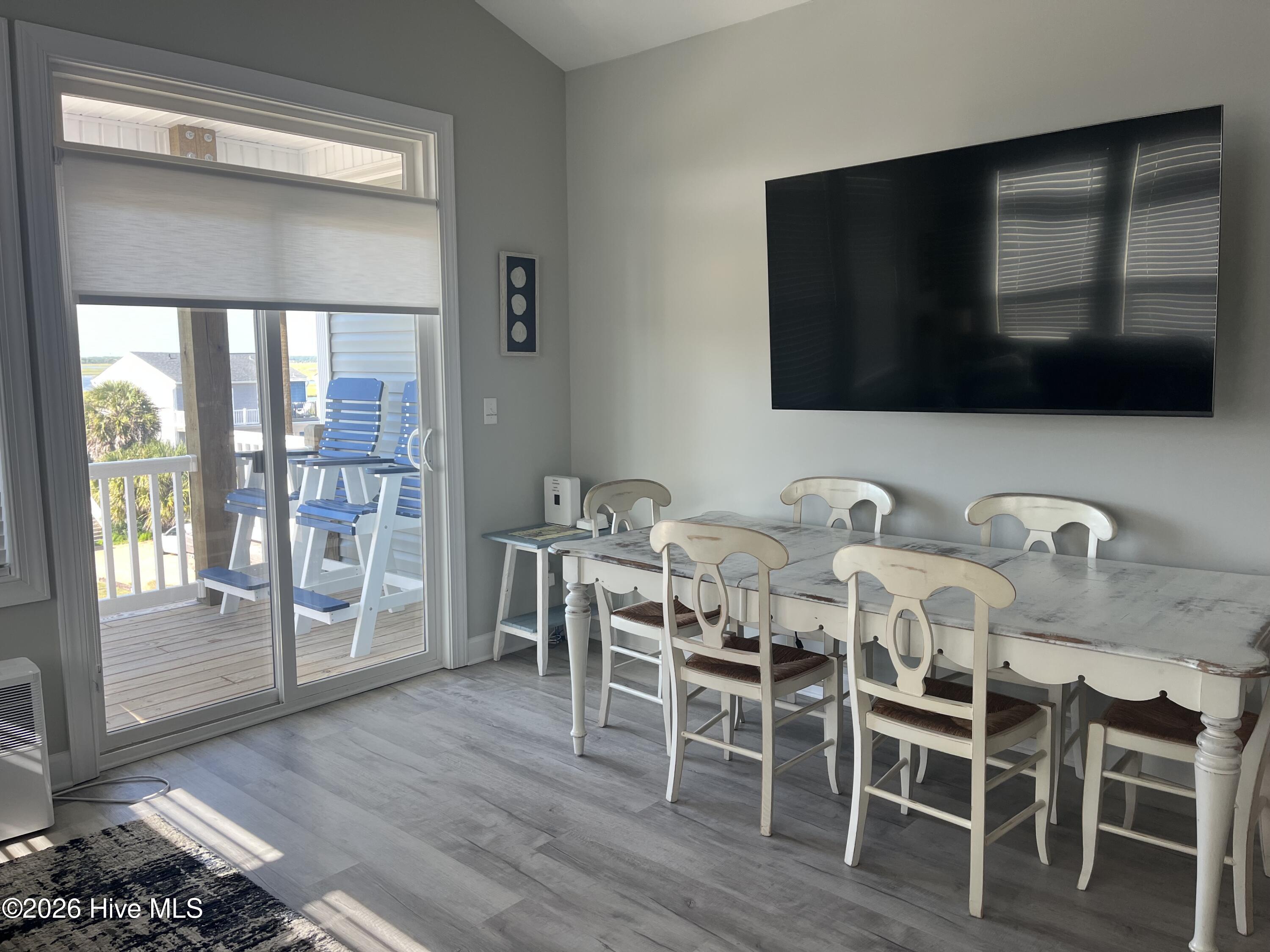 Main floor dinning area