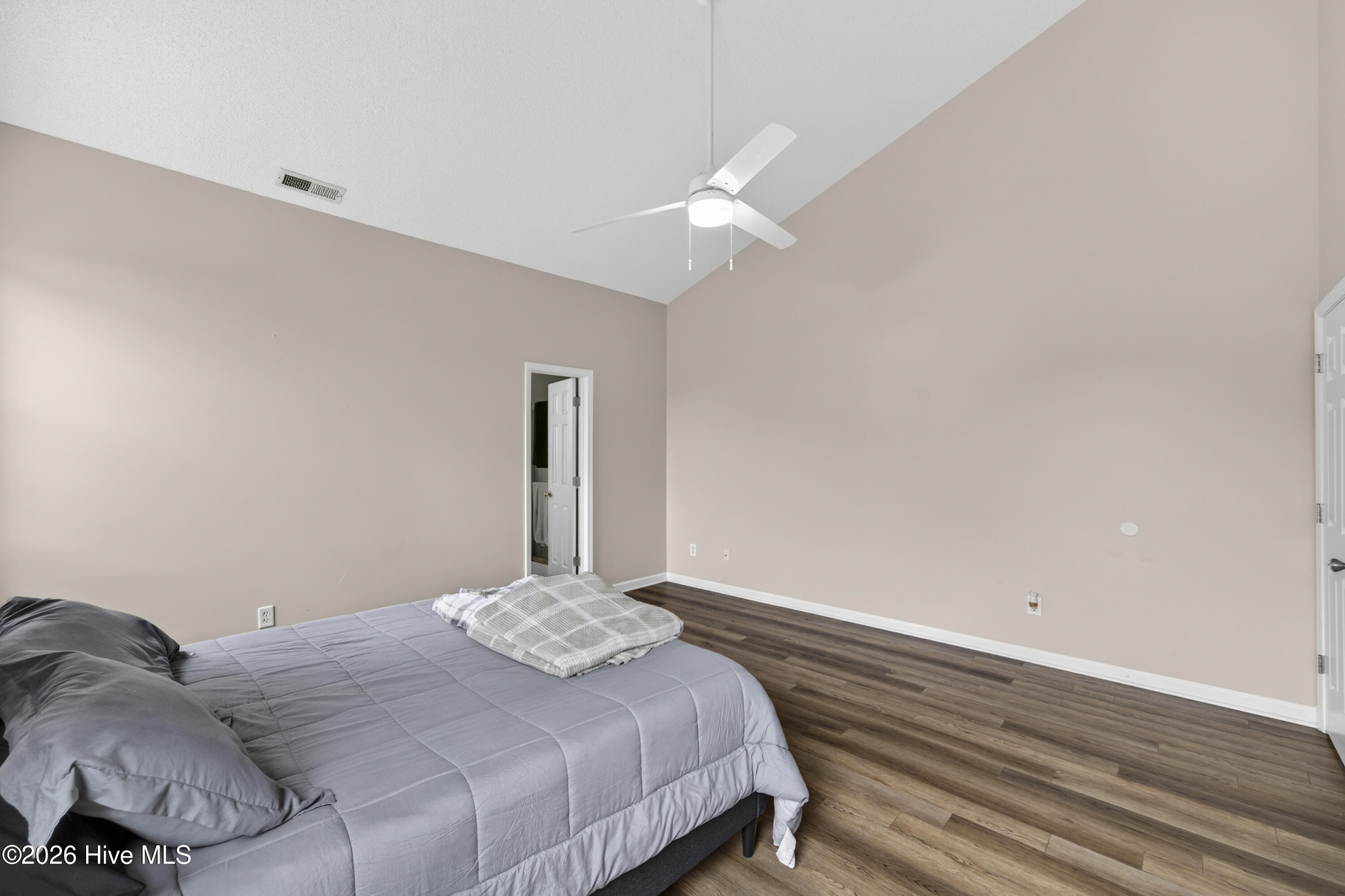 100565929 | Photo 31