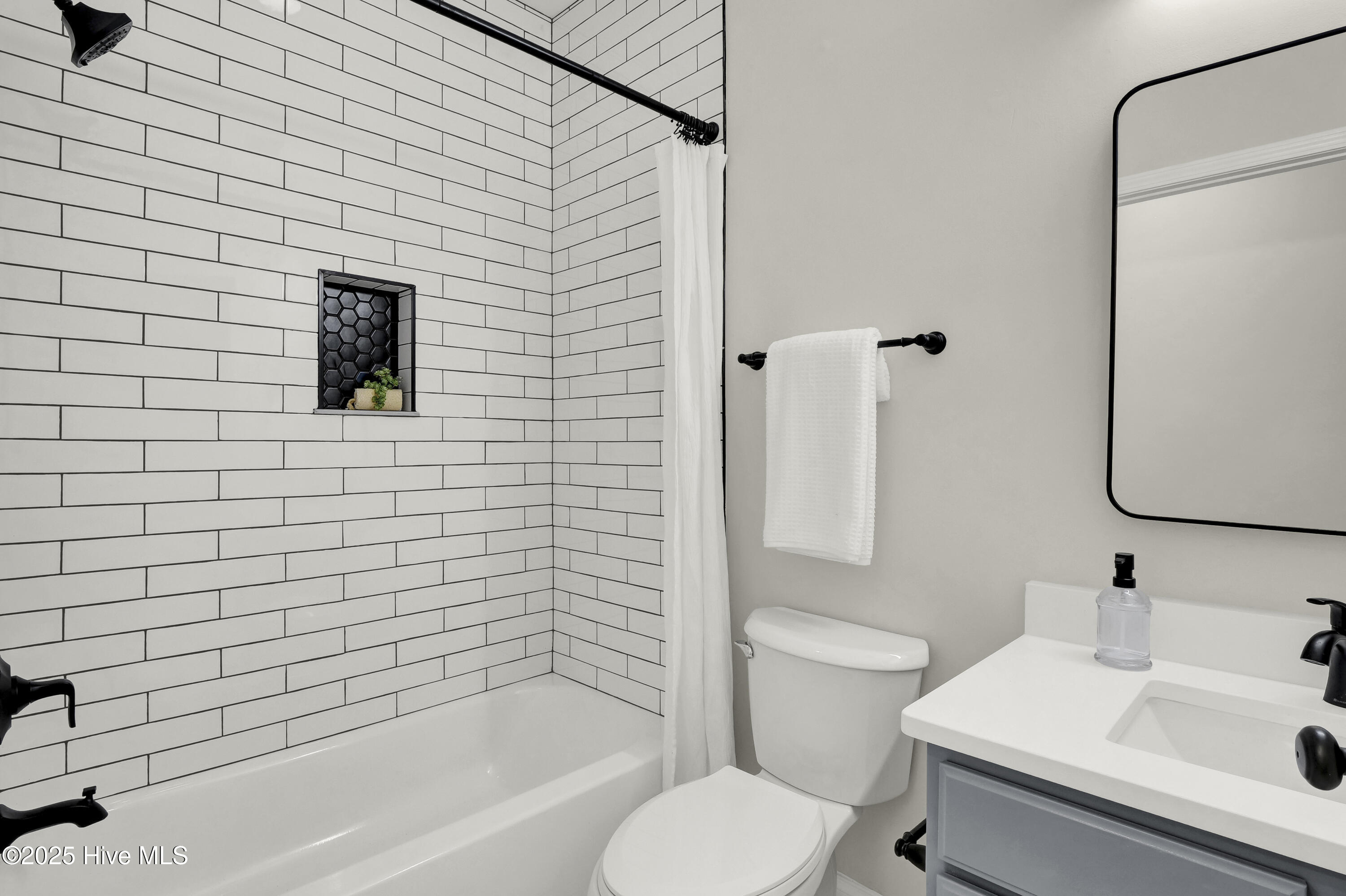 100546449 | Photo 24