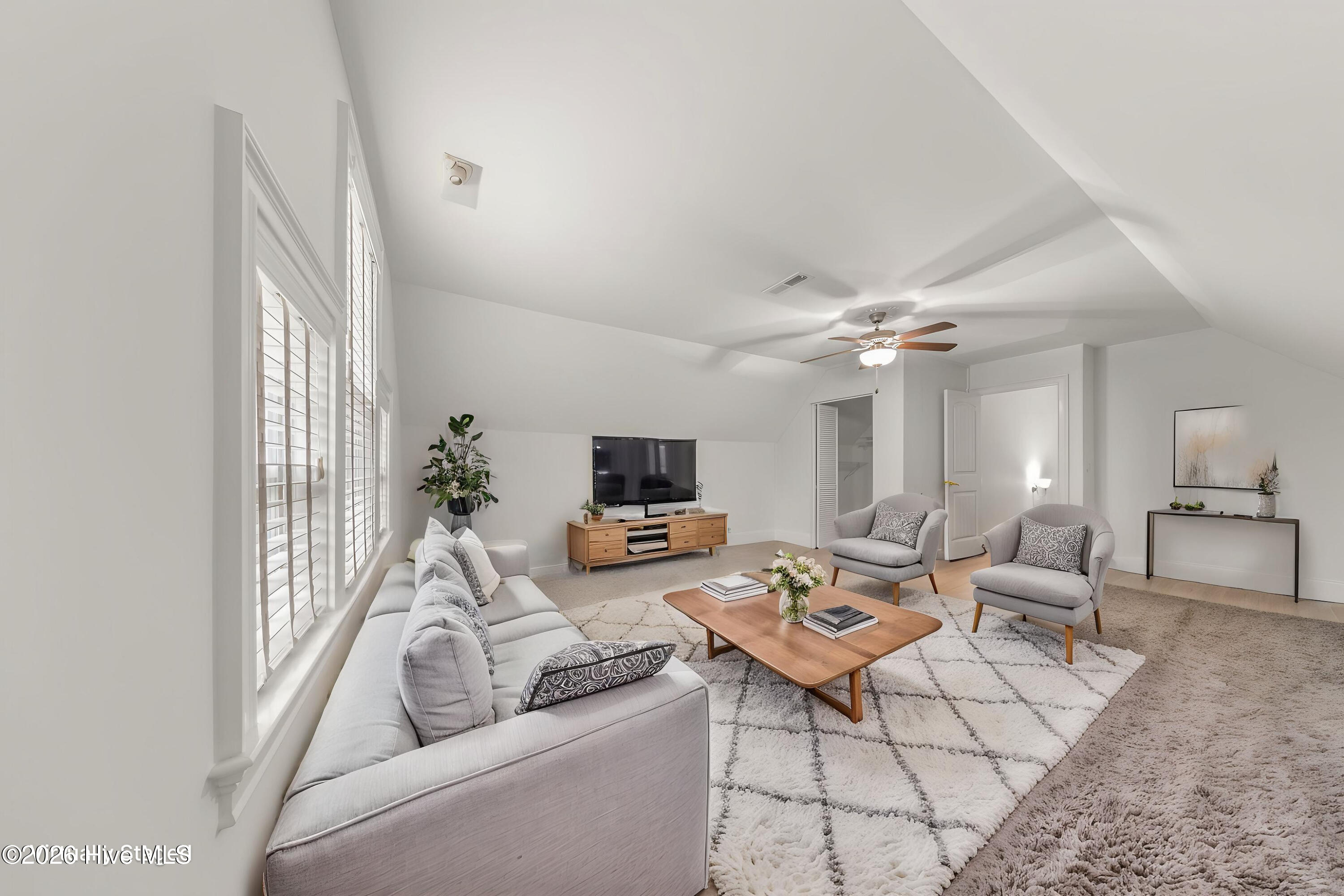 100554356 | Photo 56