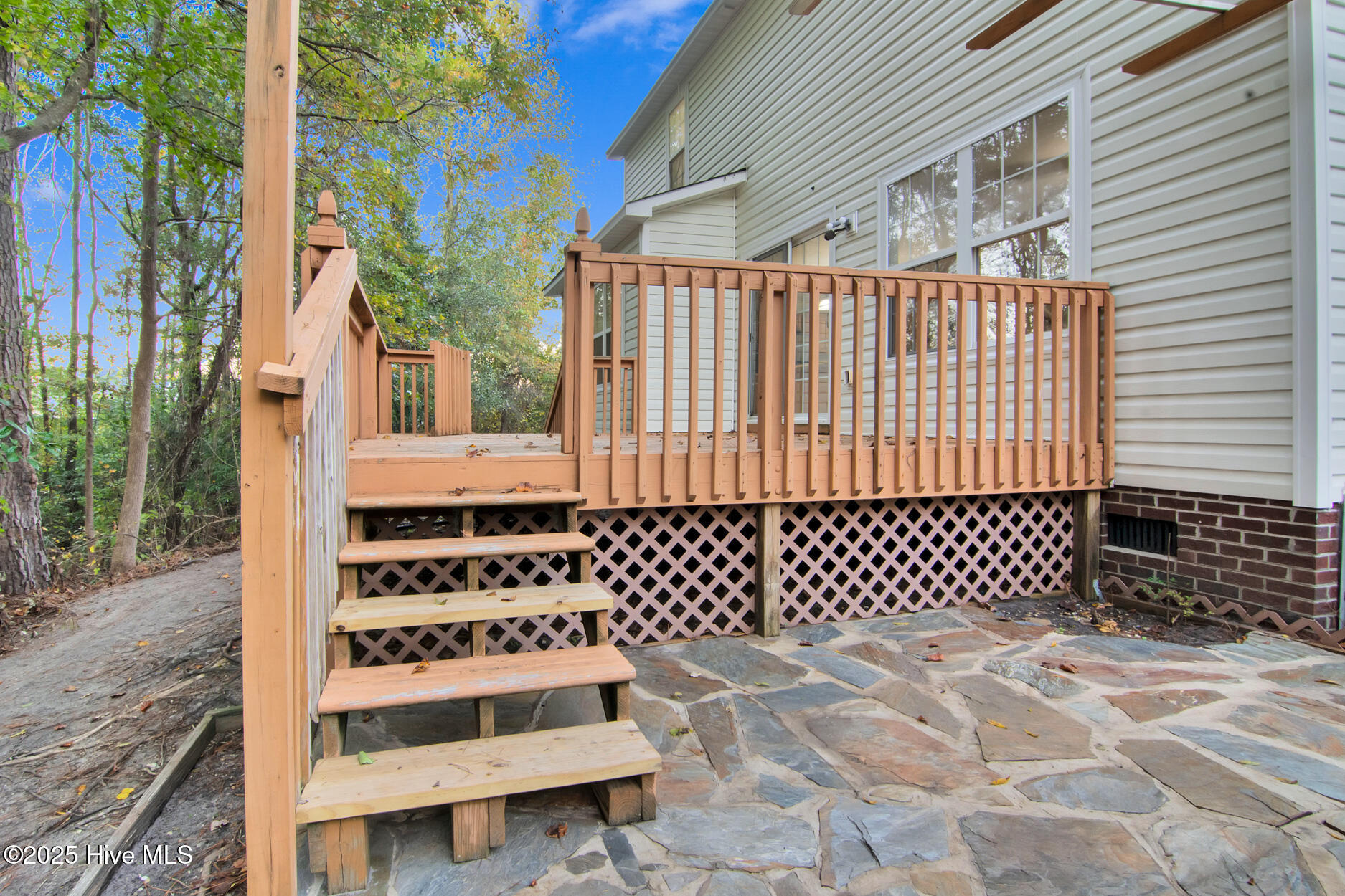 100539589 | Photo 30