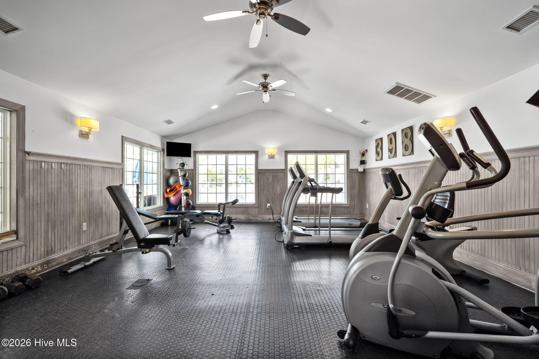 100554363 | Photo 54