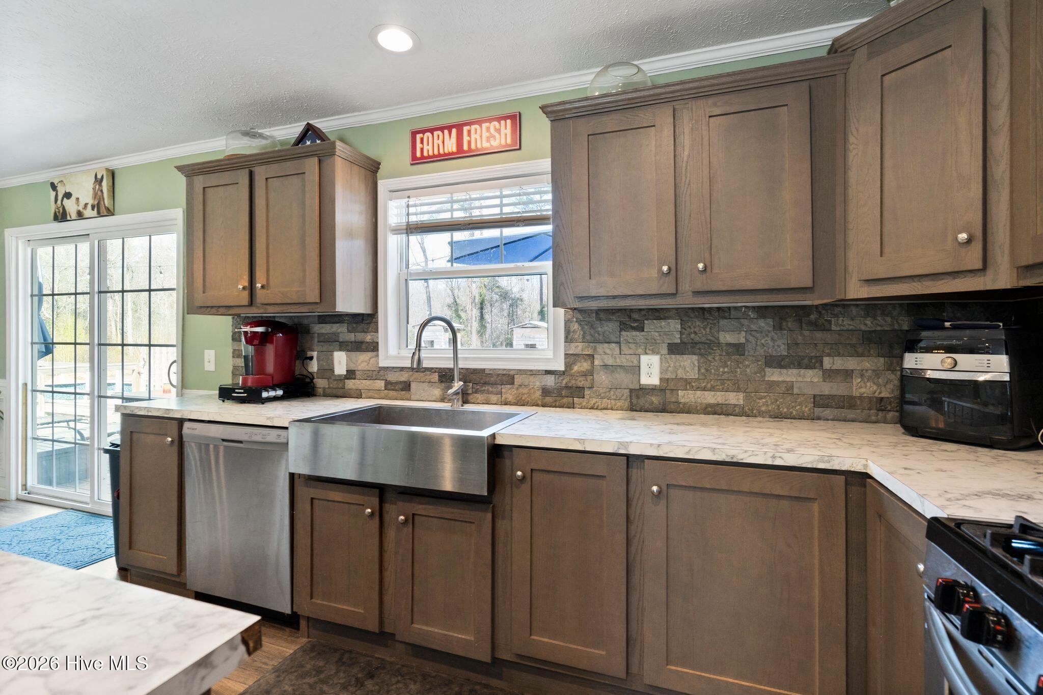 100559666 | Photo 23