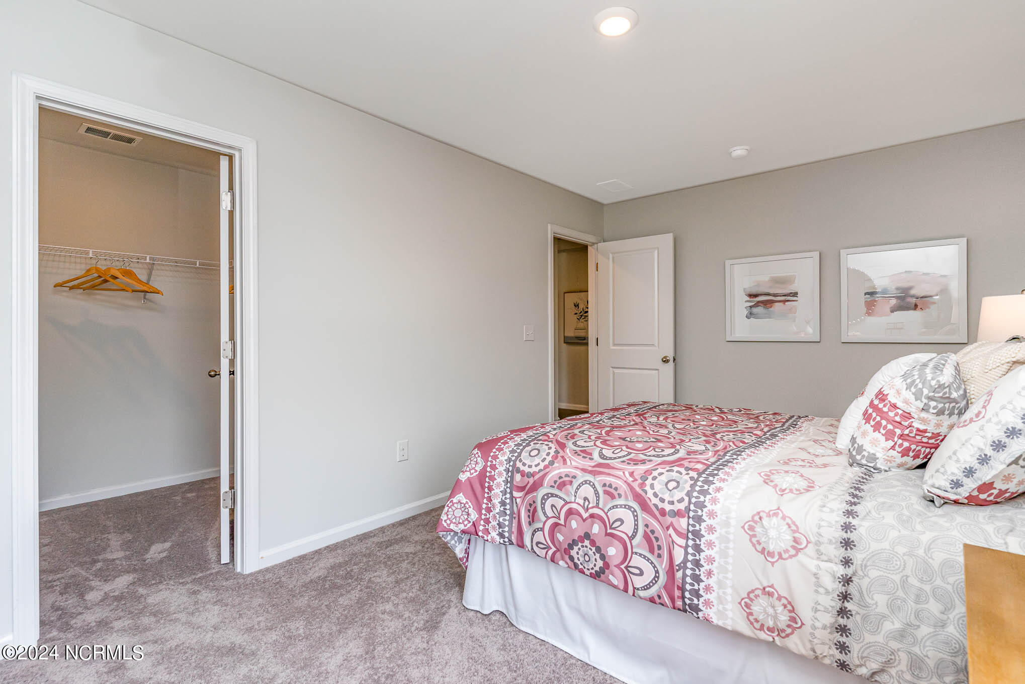 100559615 | Photo 19