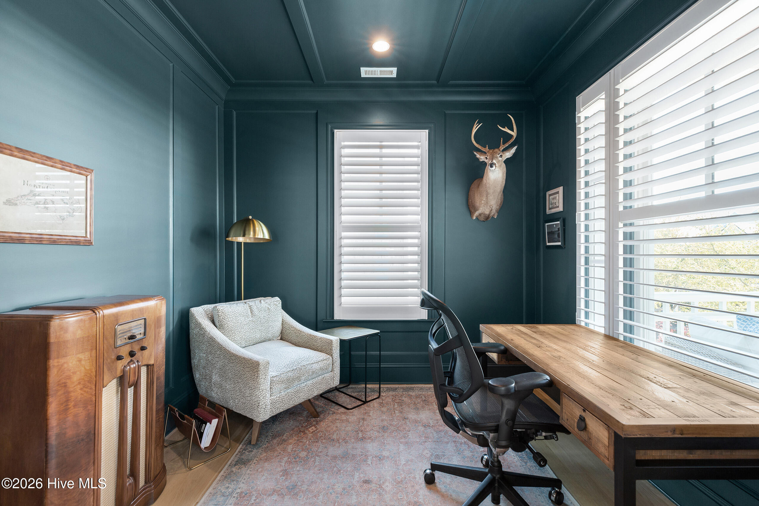 100563719 | Photo 43