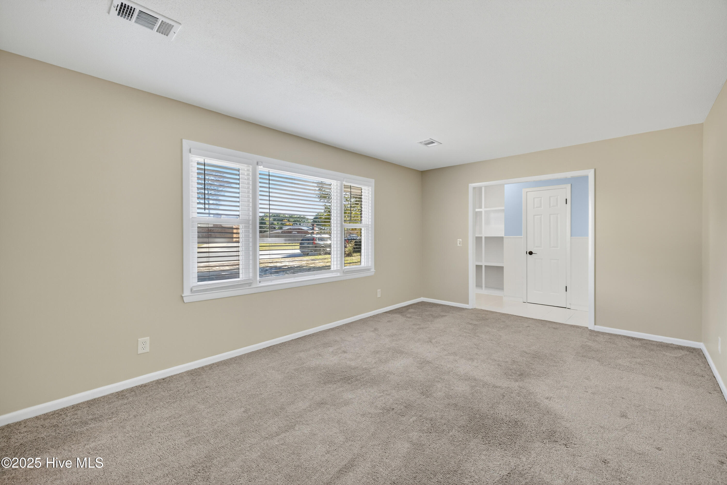 100541302 | Photo 24