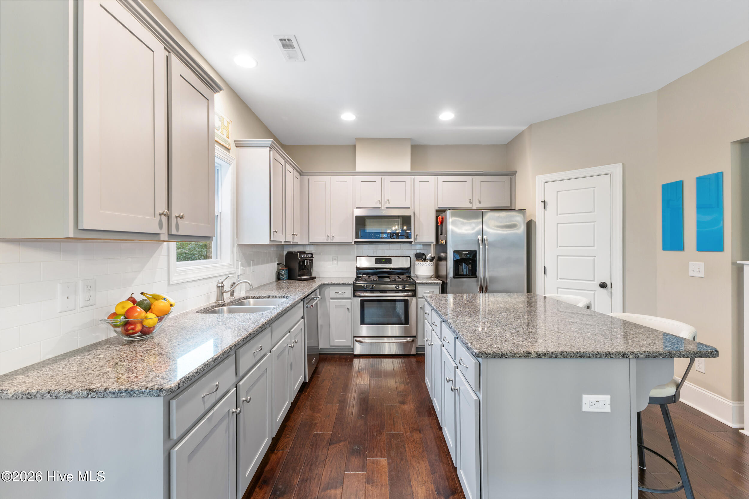 100554071 | Photo 16