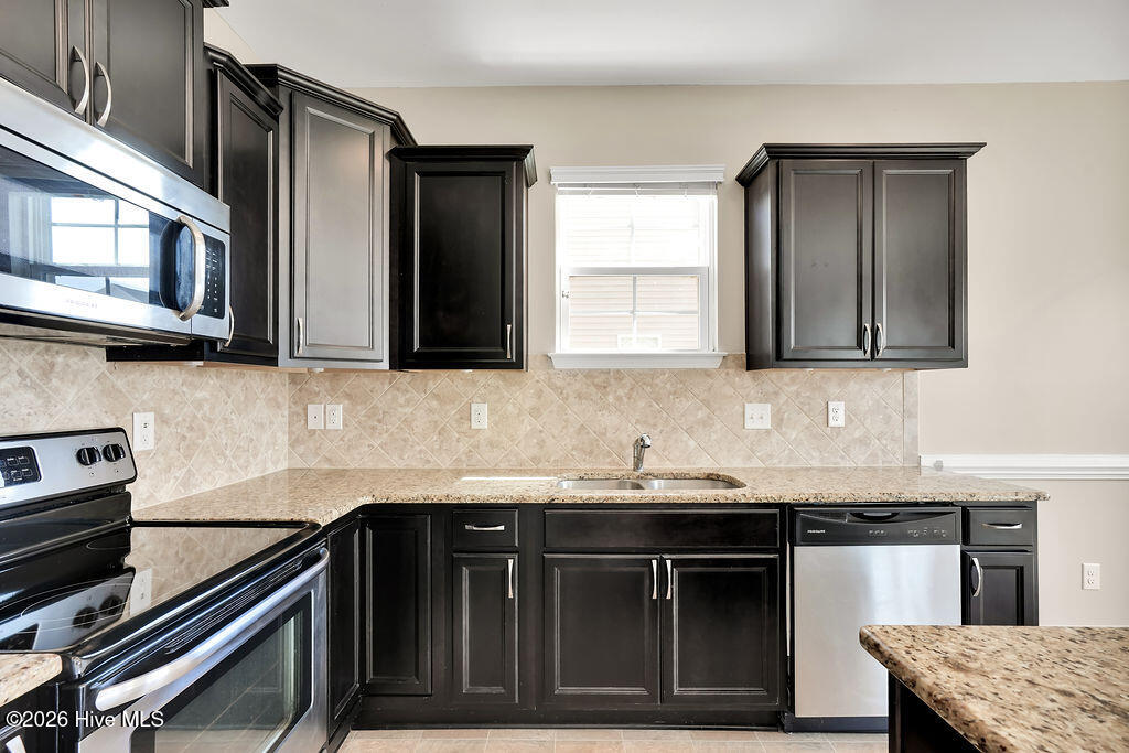 100564928 | Photo 14