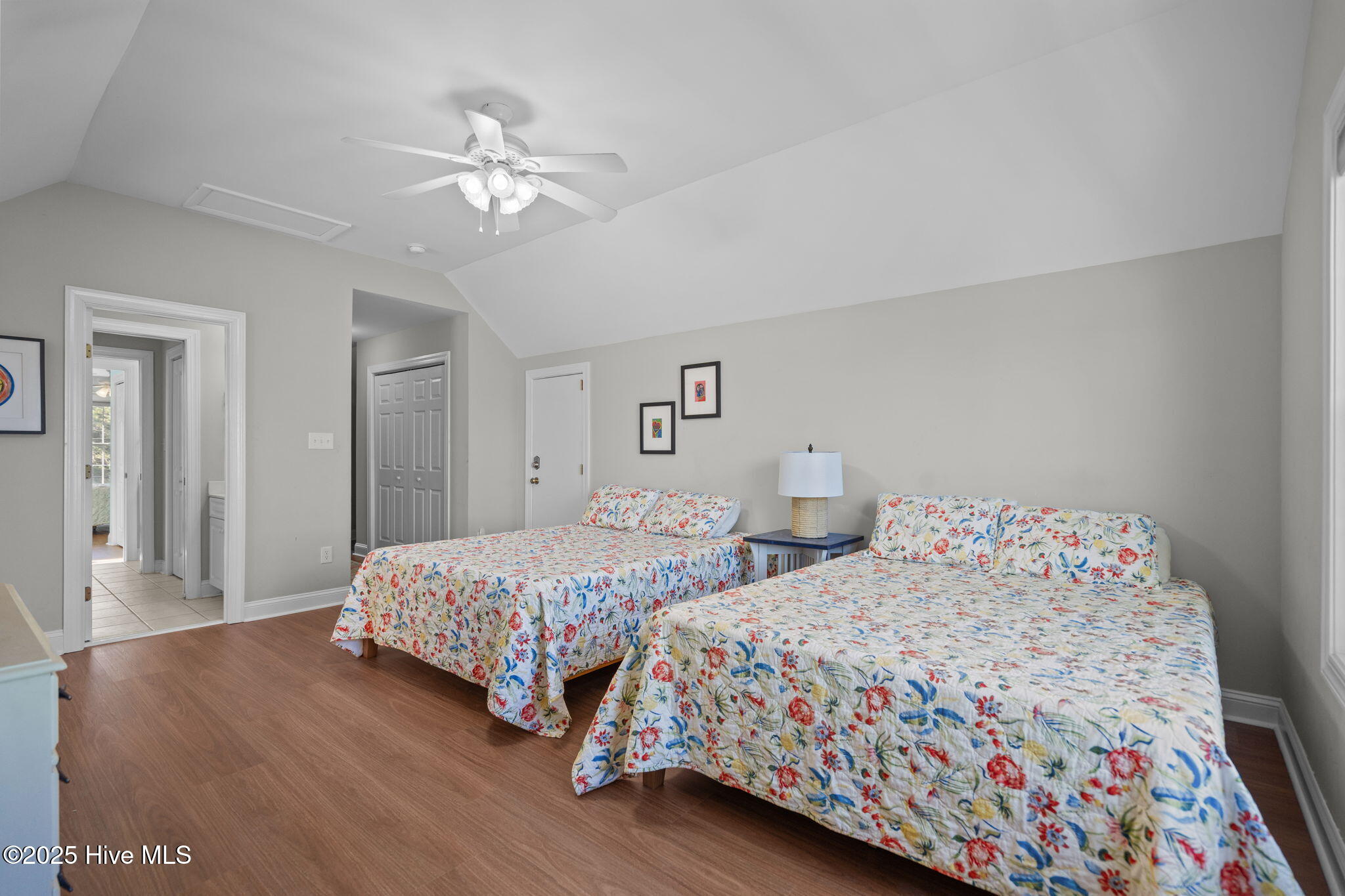 100546584 | Photo 42