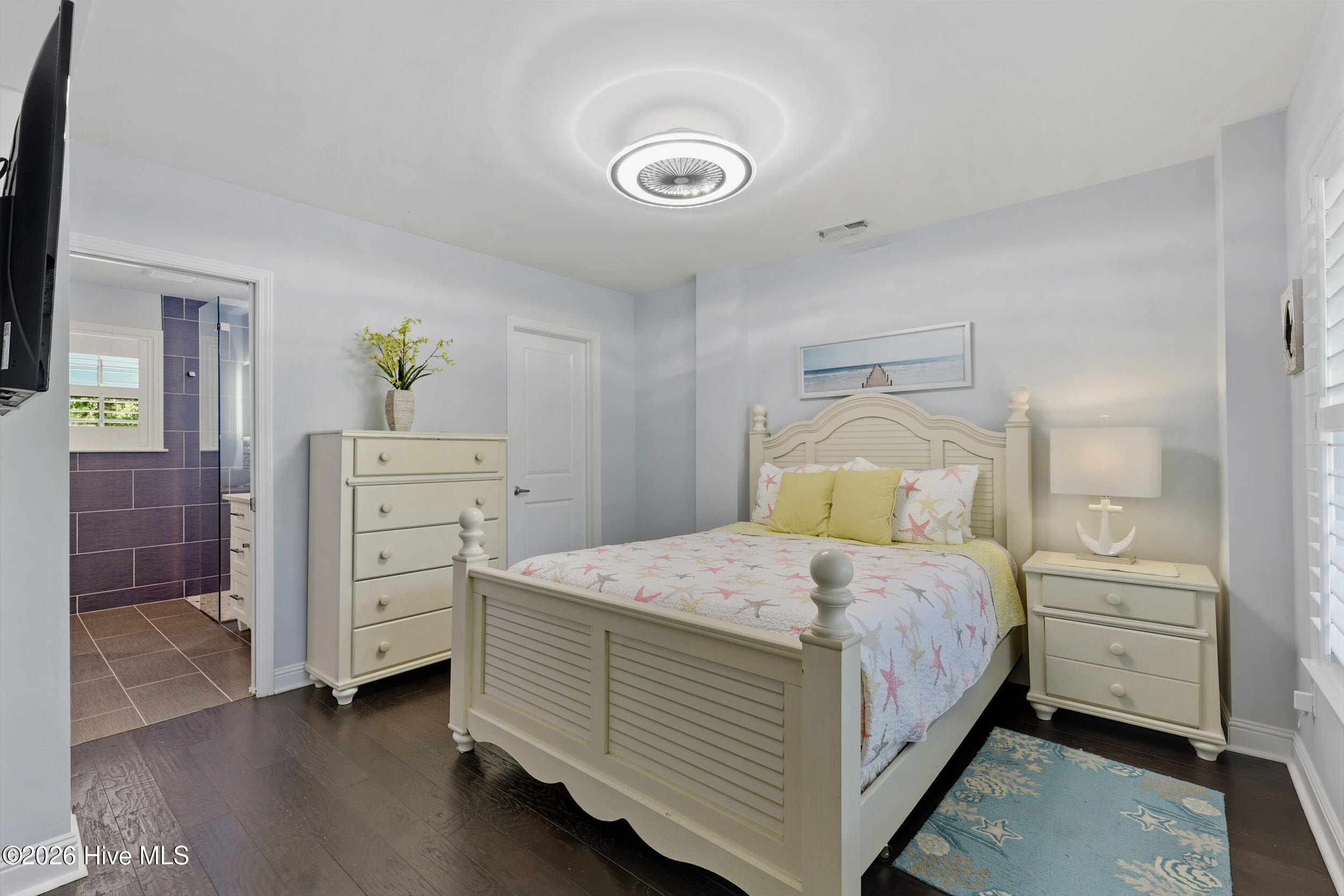 100567989 | Photo 30