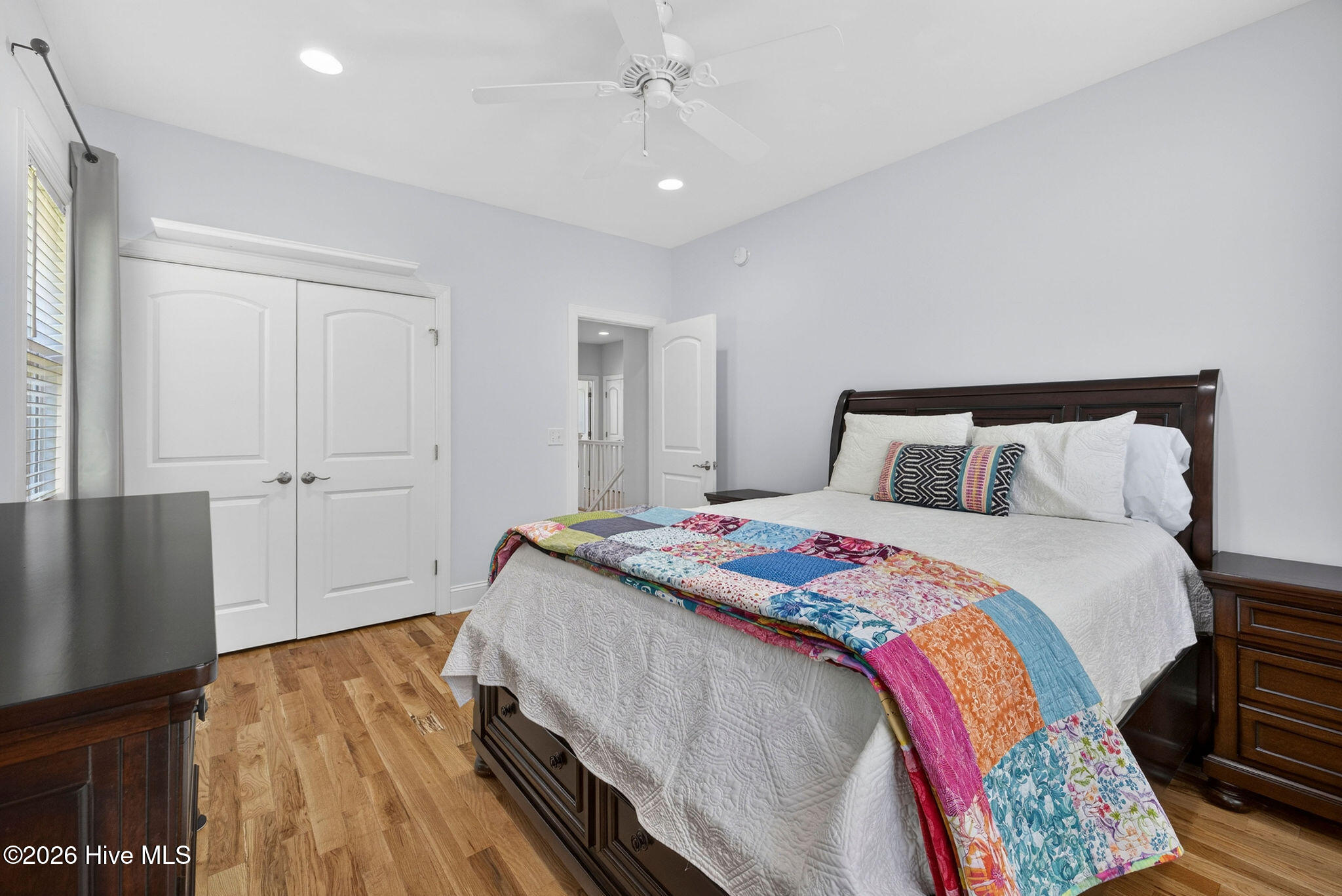 100570117 | Photo 35