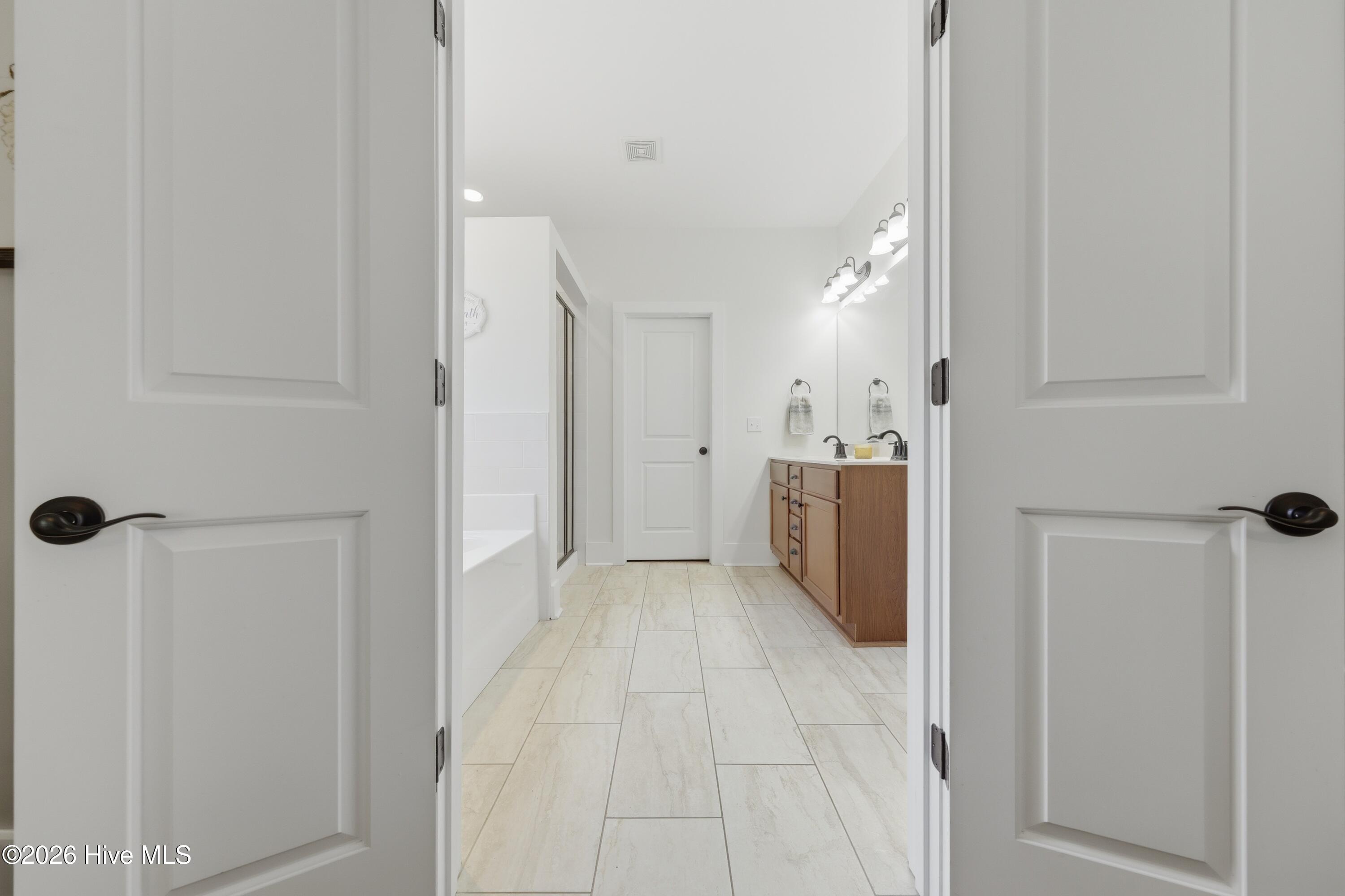 100569472 | Photo 30