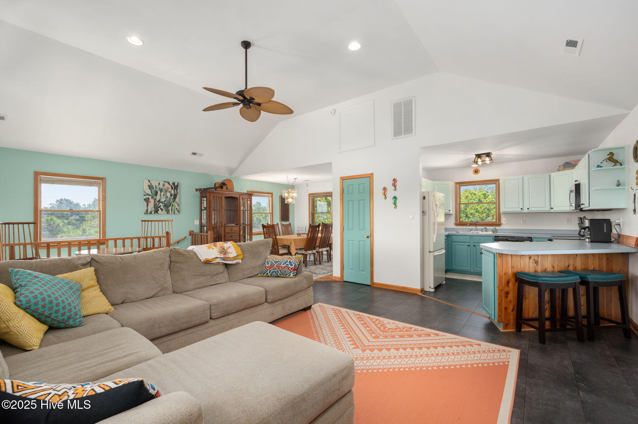 18-web-or-mls-2324-Ocean-Sands-TL-Living