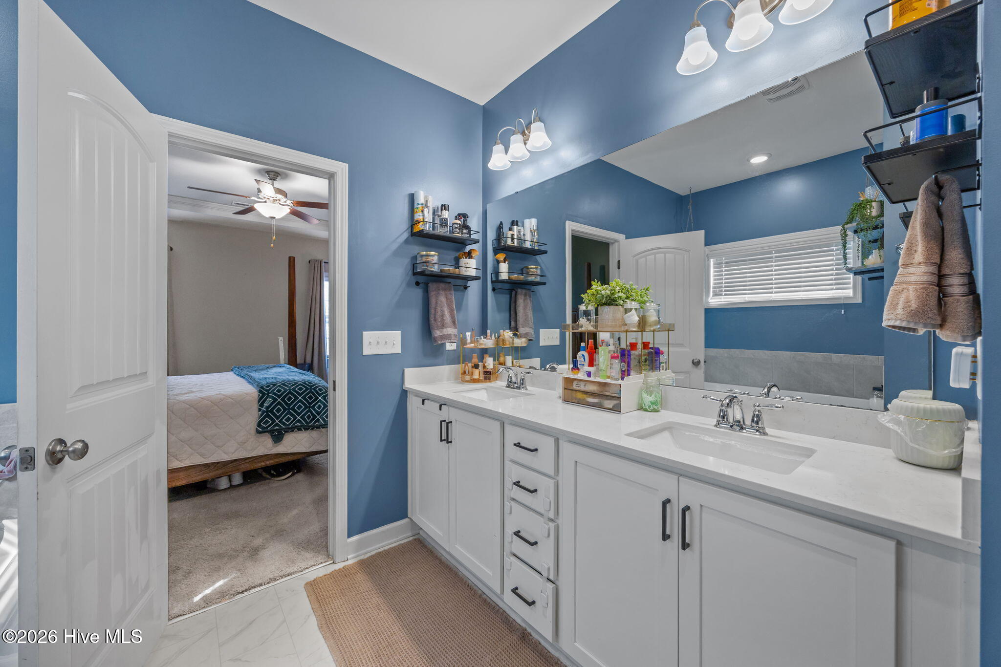 100552335 | Photo 18