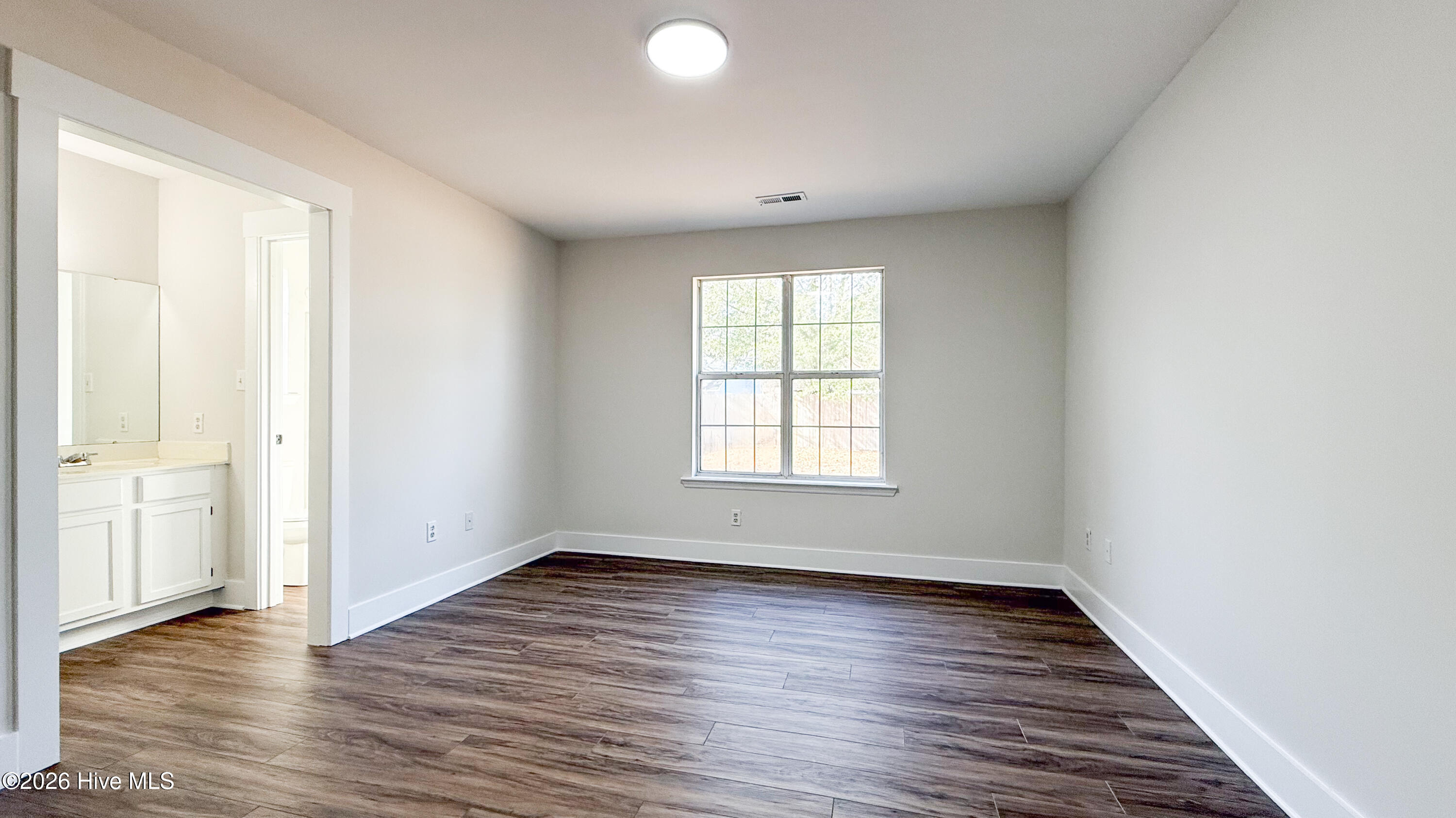 100550550 | Photo 22