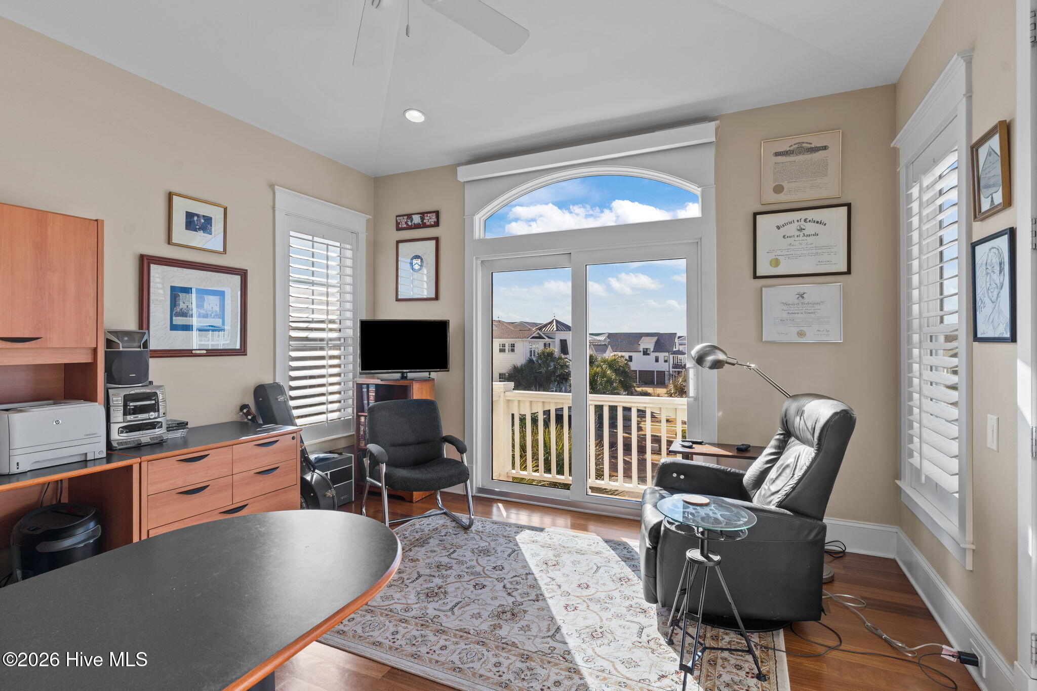 100554777 | Photo 42