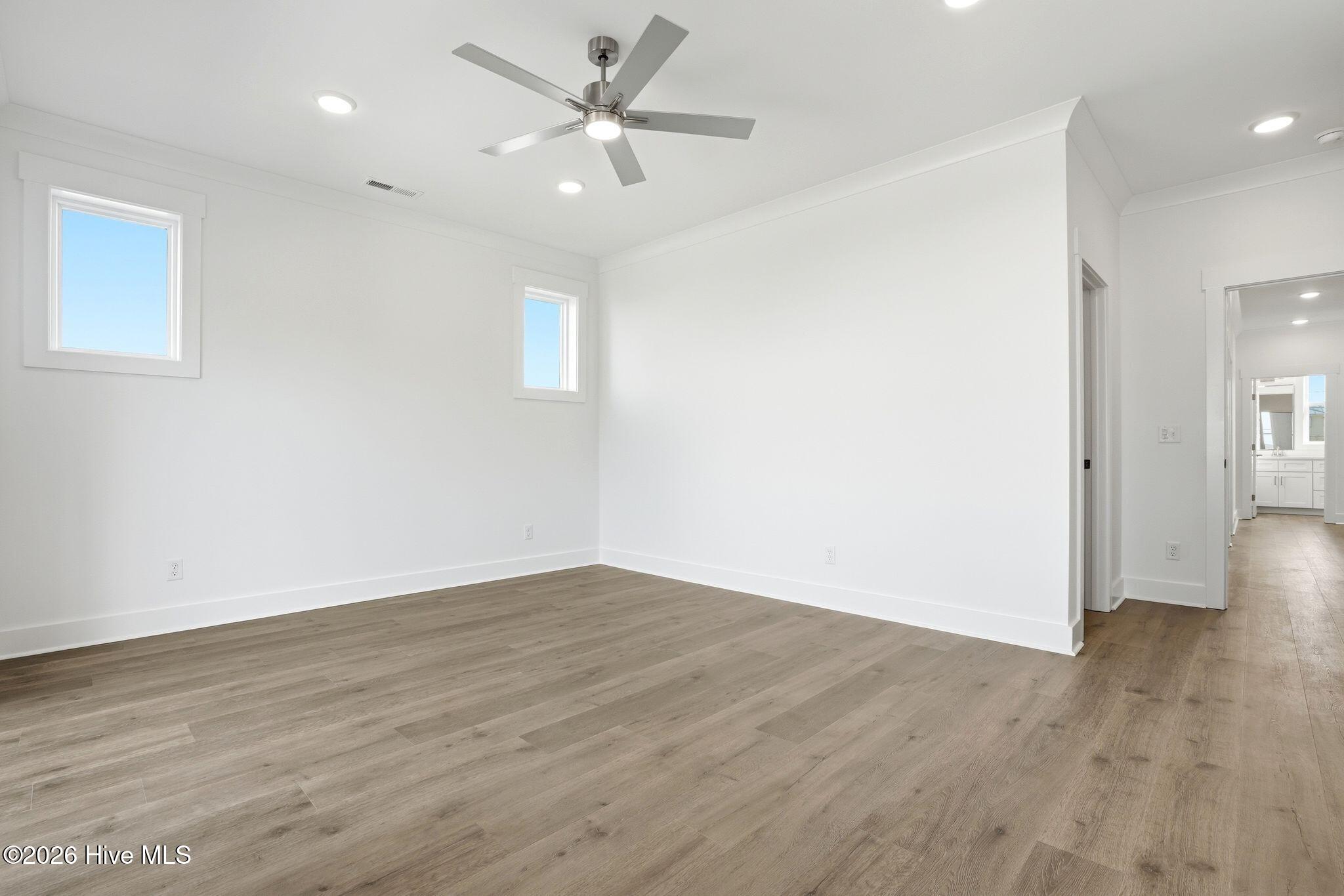 100558491 | Photo 42