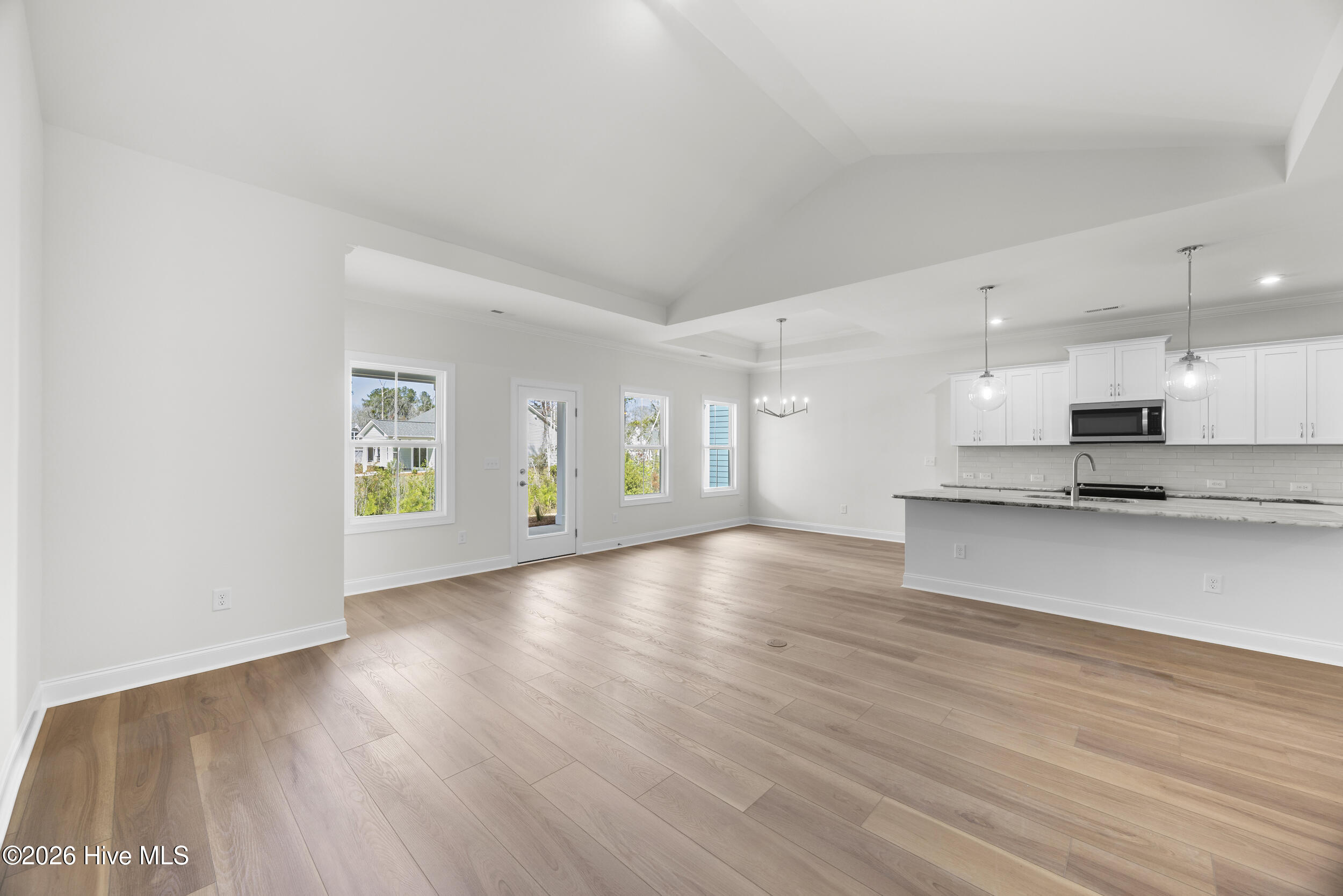 100561825 | Photo 18