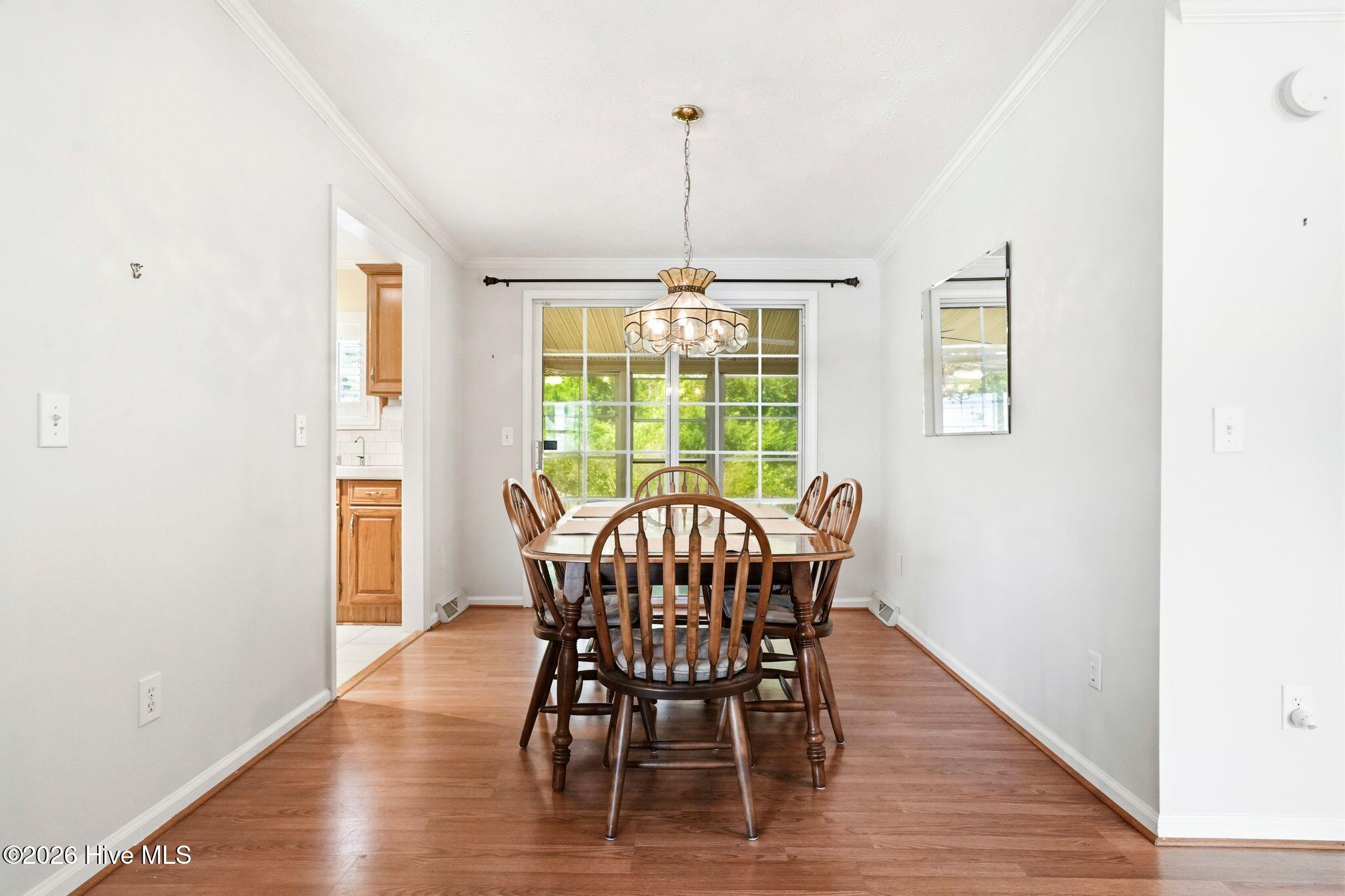 100567371 | Photo 19