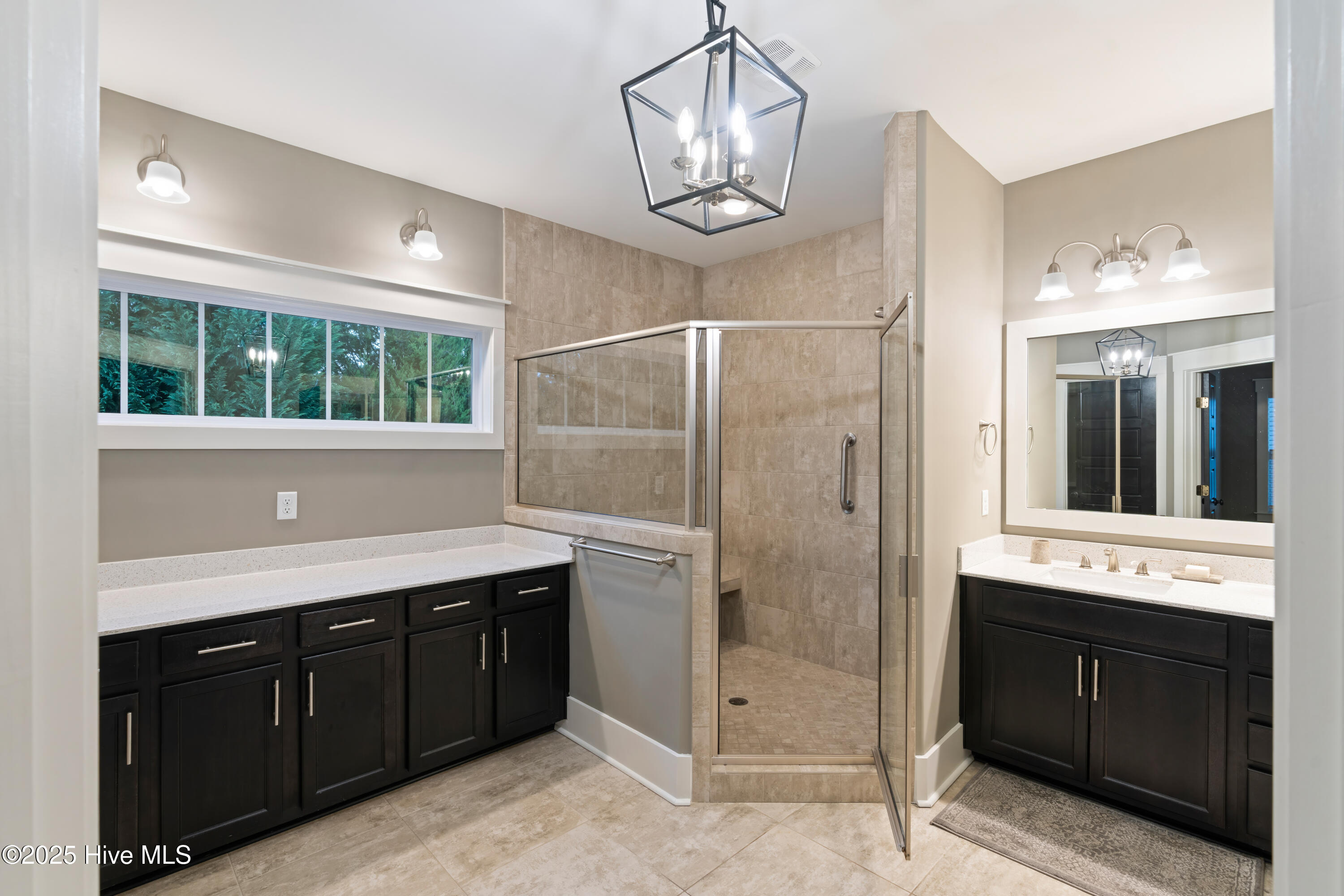 100543866 | Photo 36