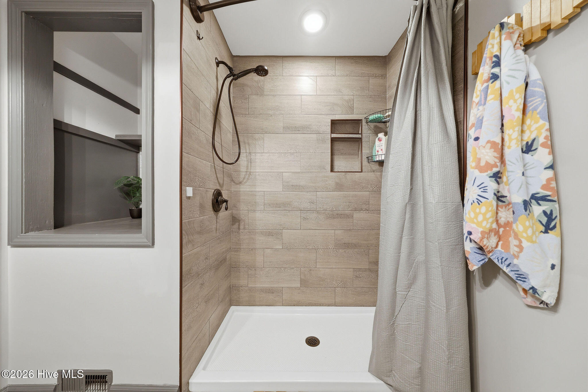 100570539 | Photo 27