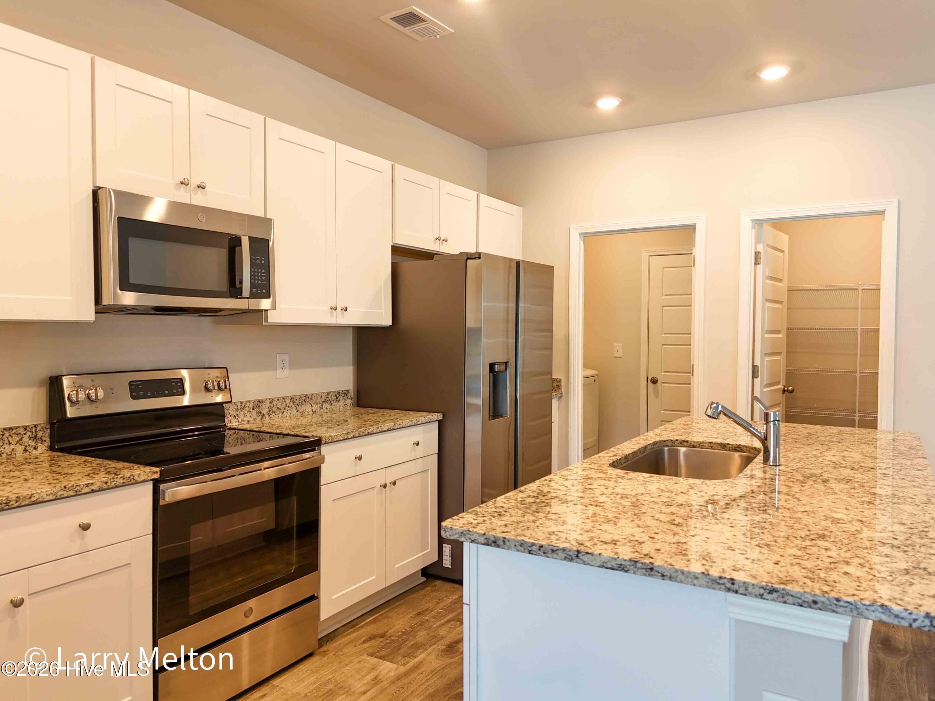 100564971 | Photo 14