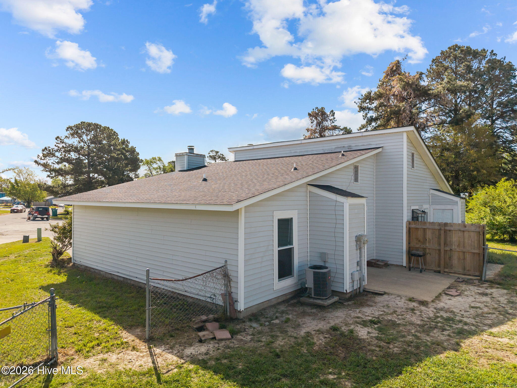 100565385 | Photo 25