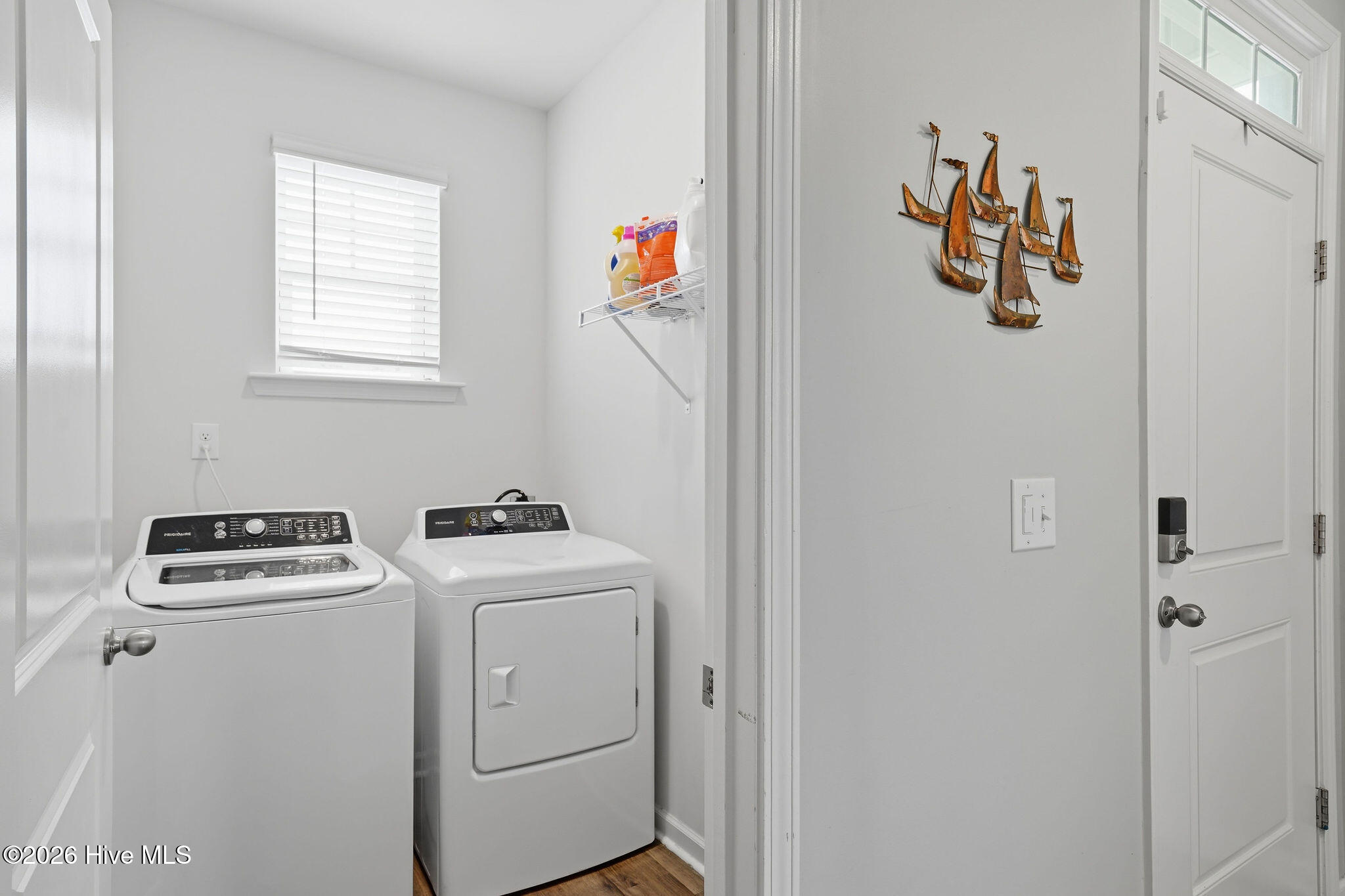 100560678 | Photo 30