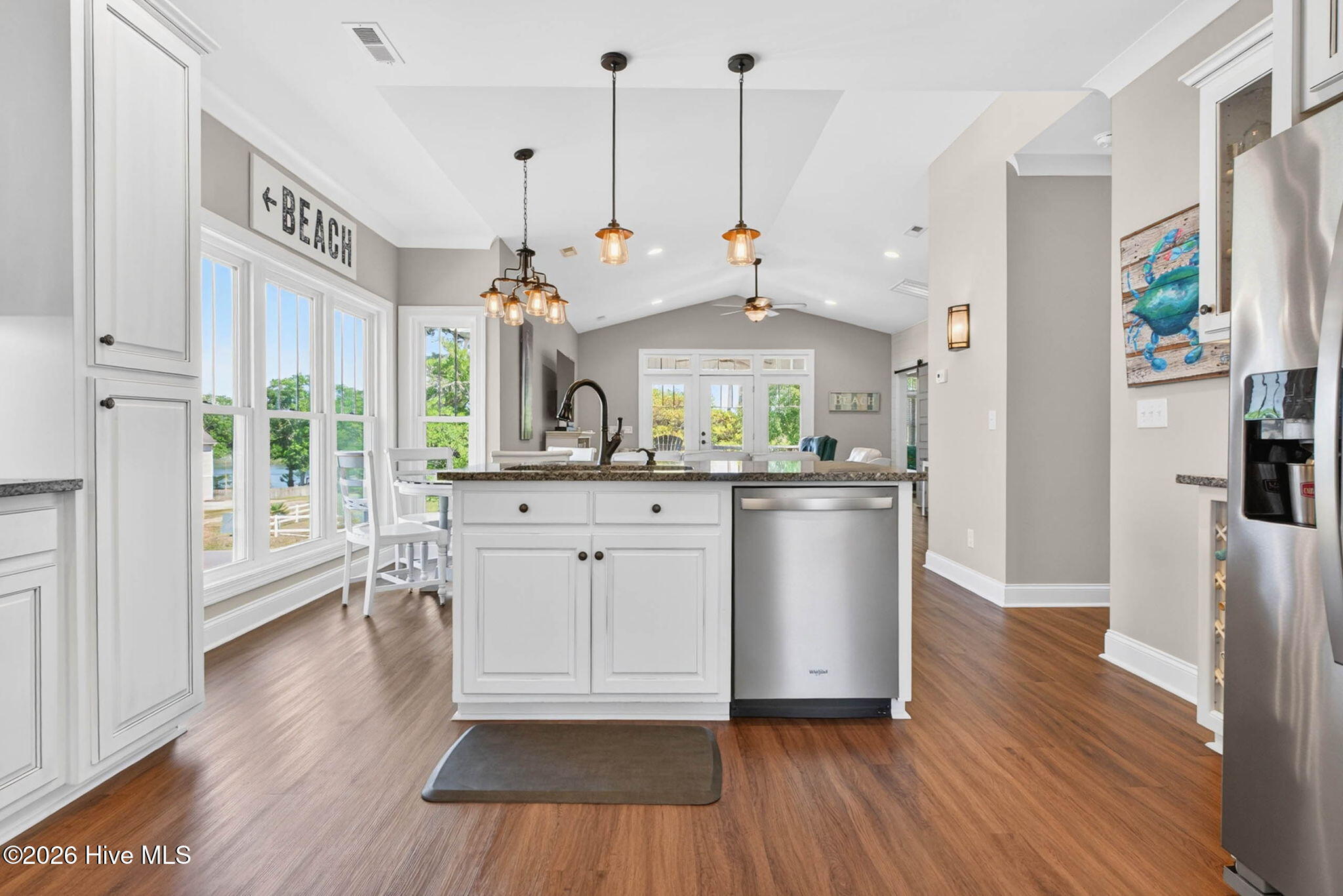 100568136 | Photo 10