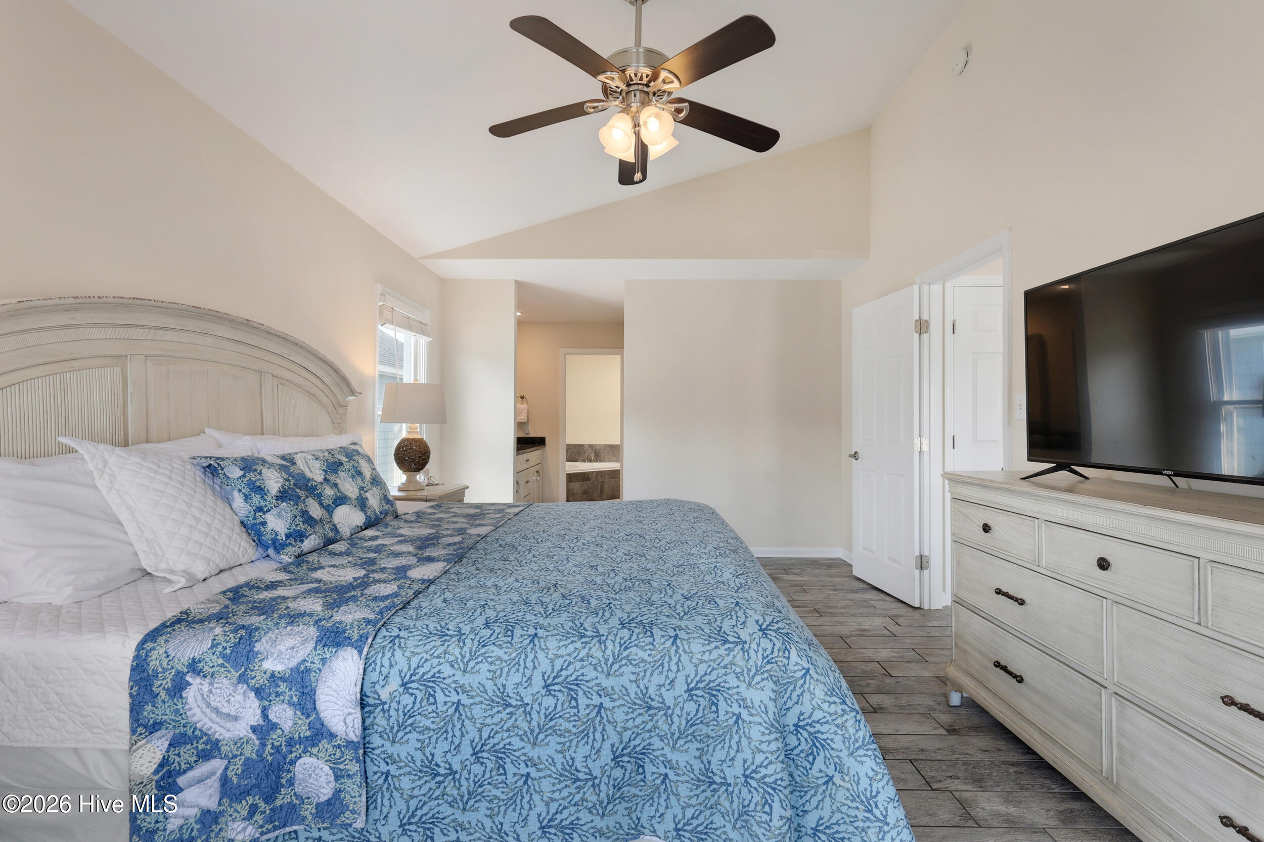 100561472 | Photo 27