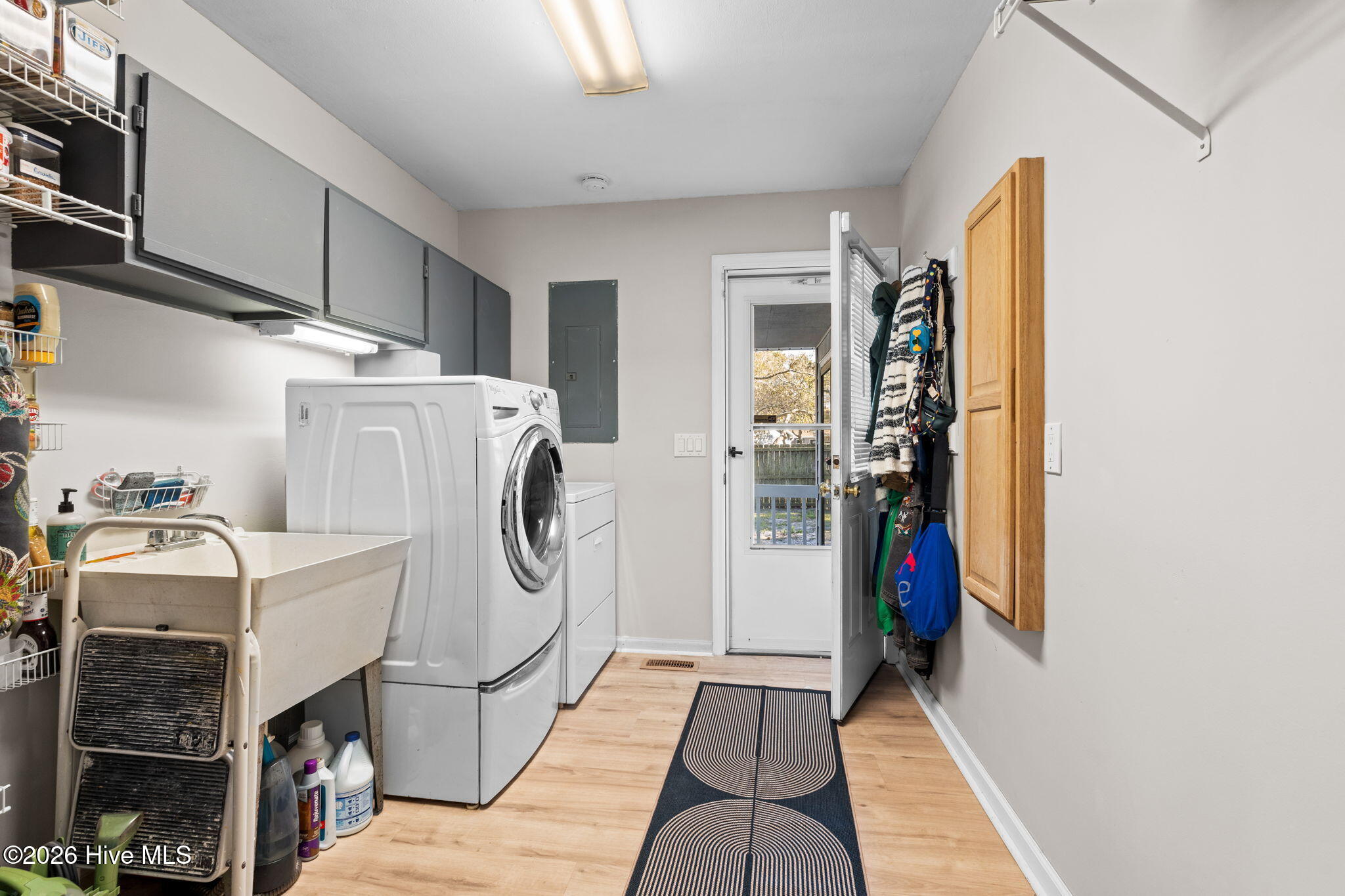 100562881 | Photo 27