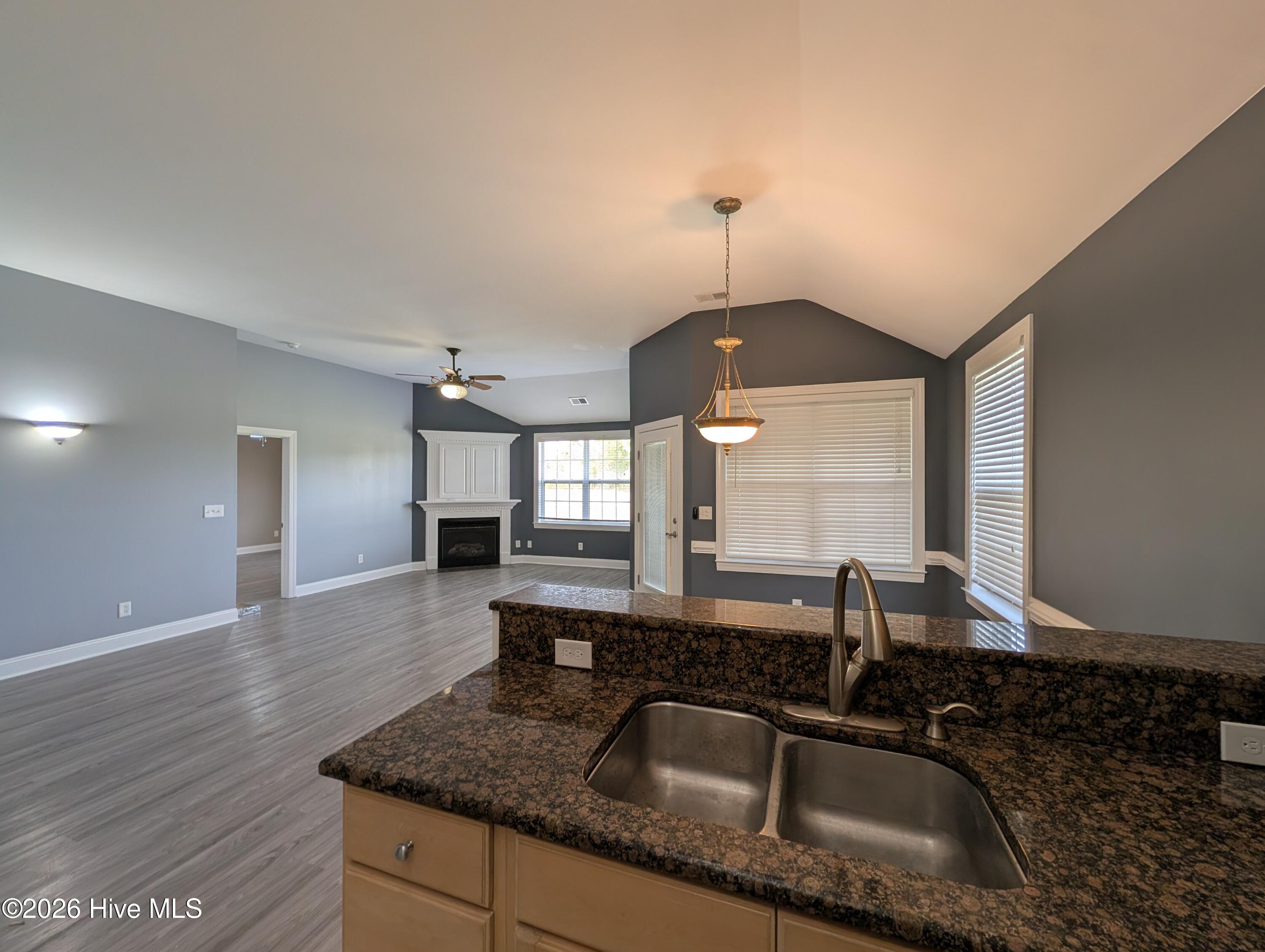 100565502 | Photo 14