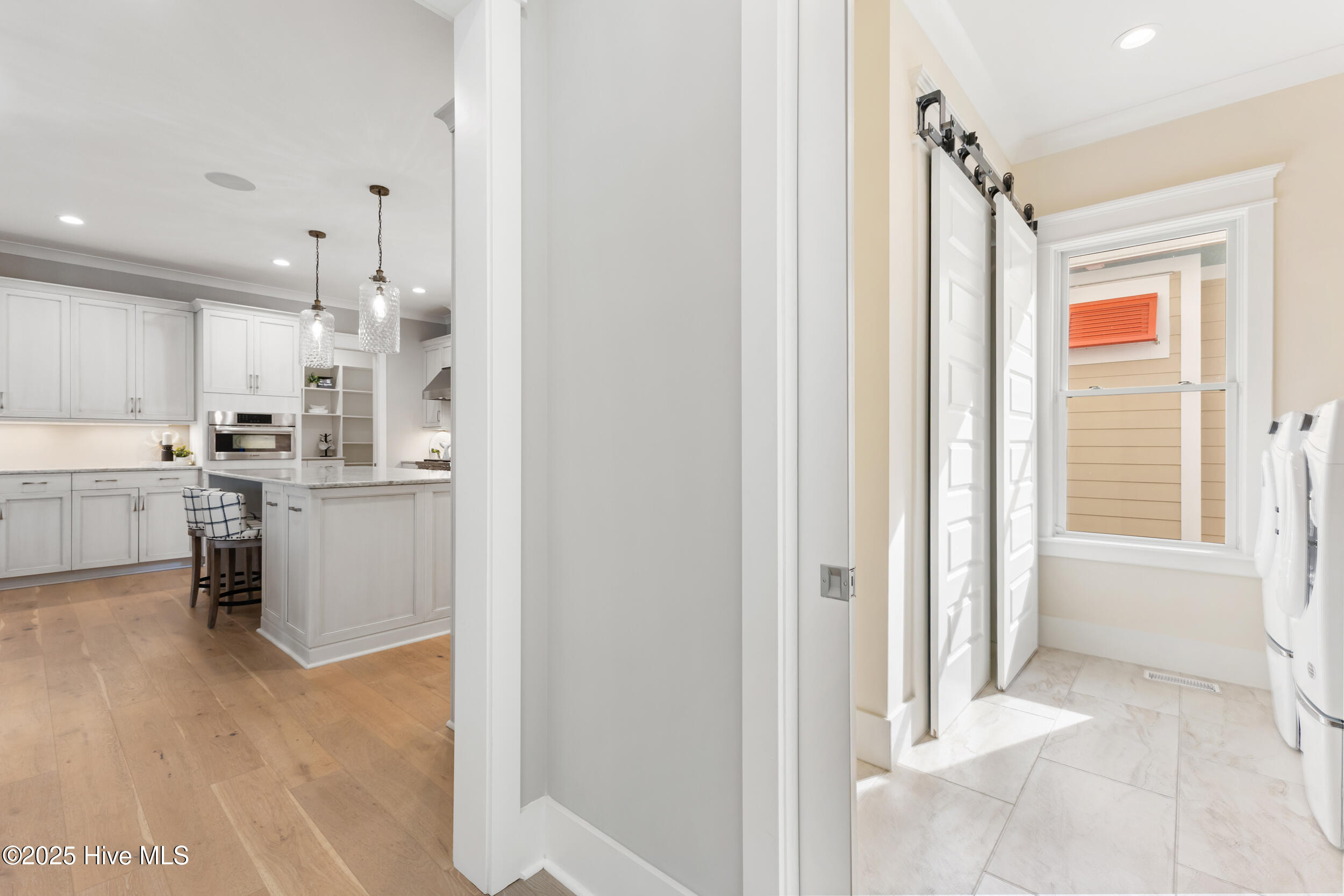 100535952 | Photo 36