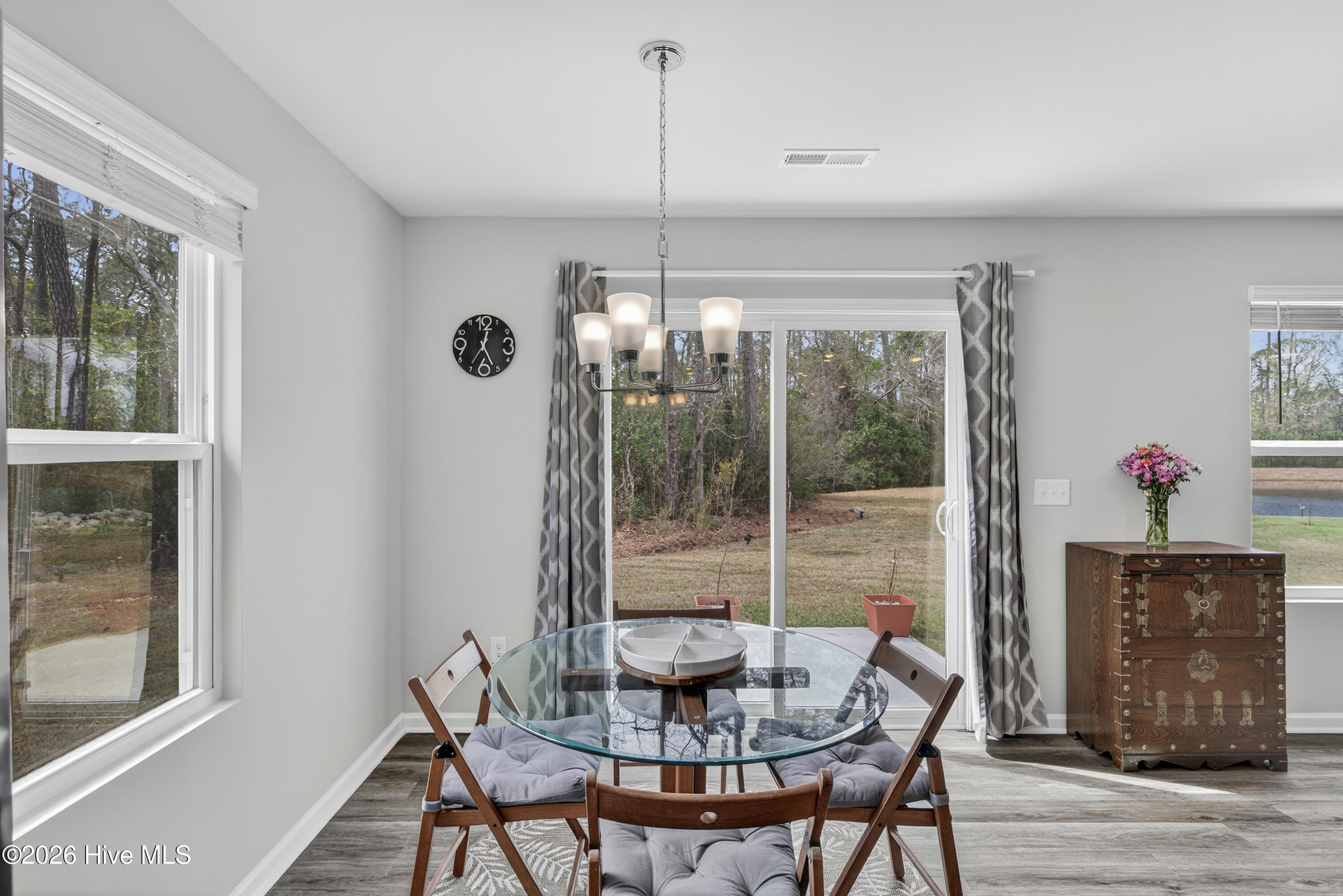 100560520 | Photo 21