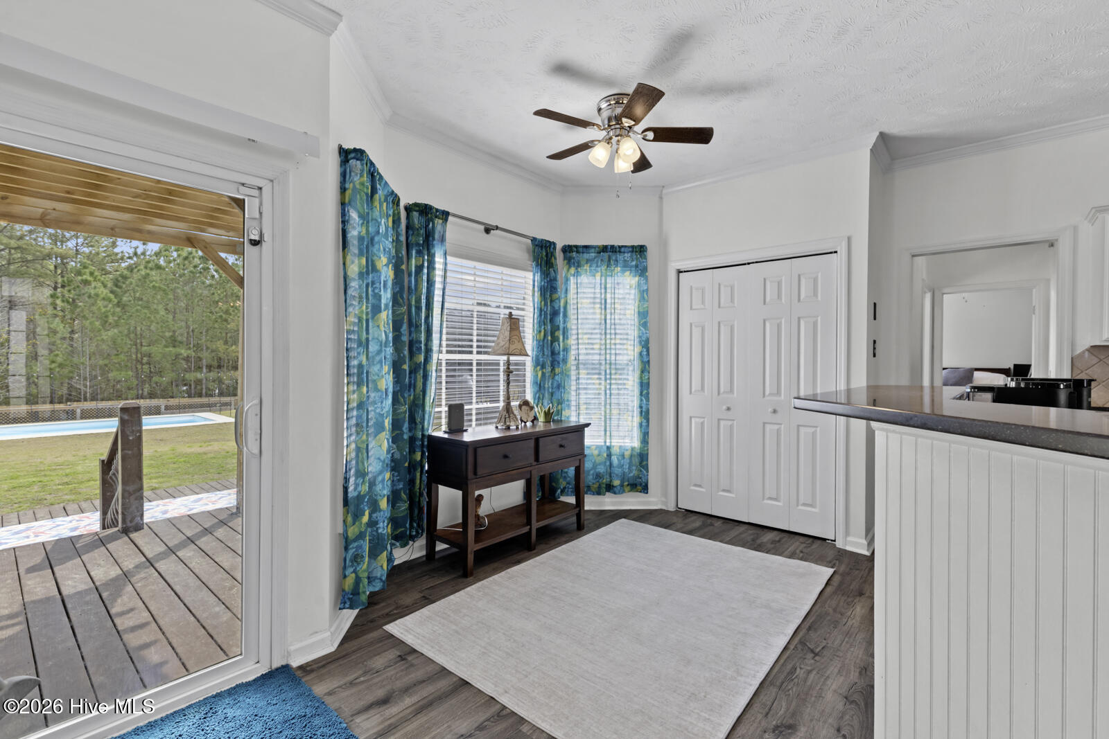 100562743 | Photo 17