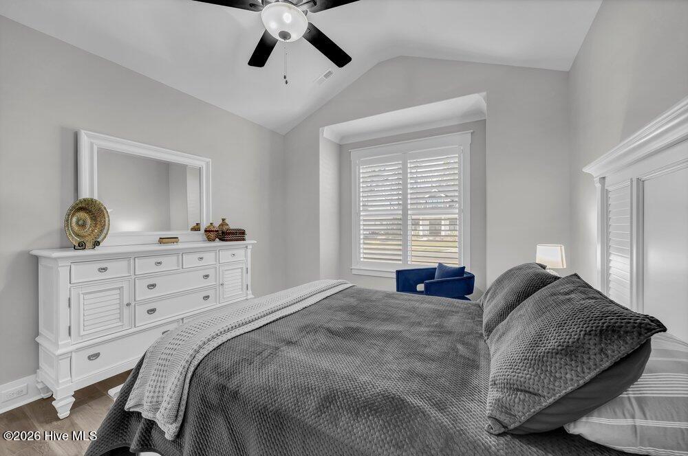 100547868 | Photo 28