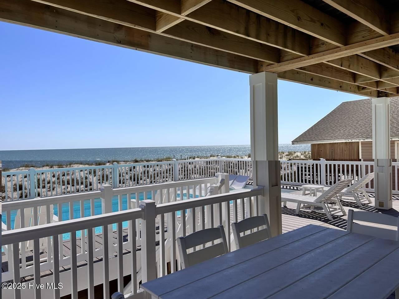 100484000 | Photo 25