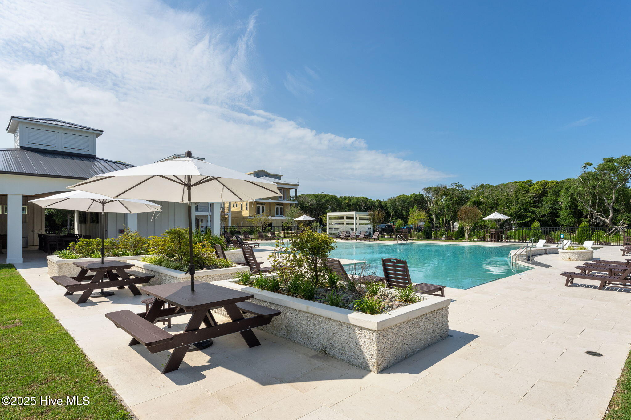 100521152 | Photo 25