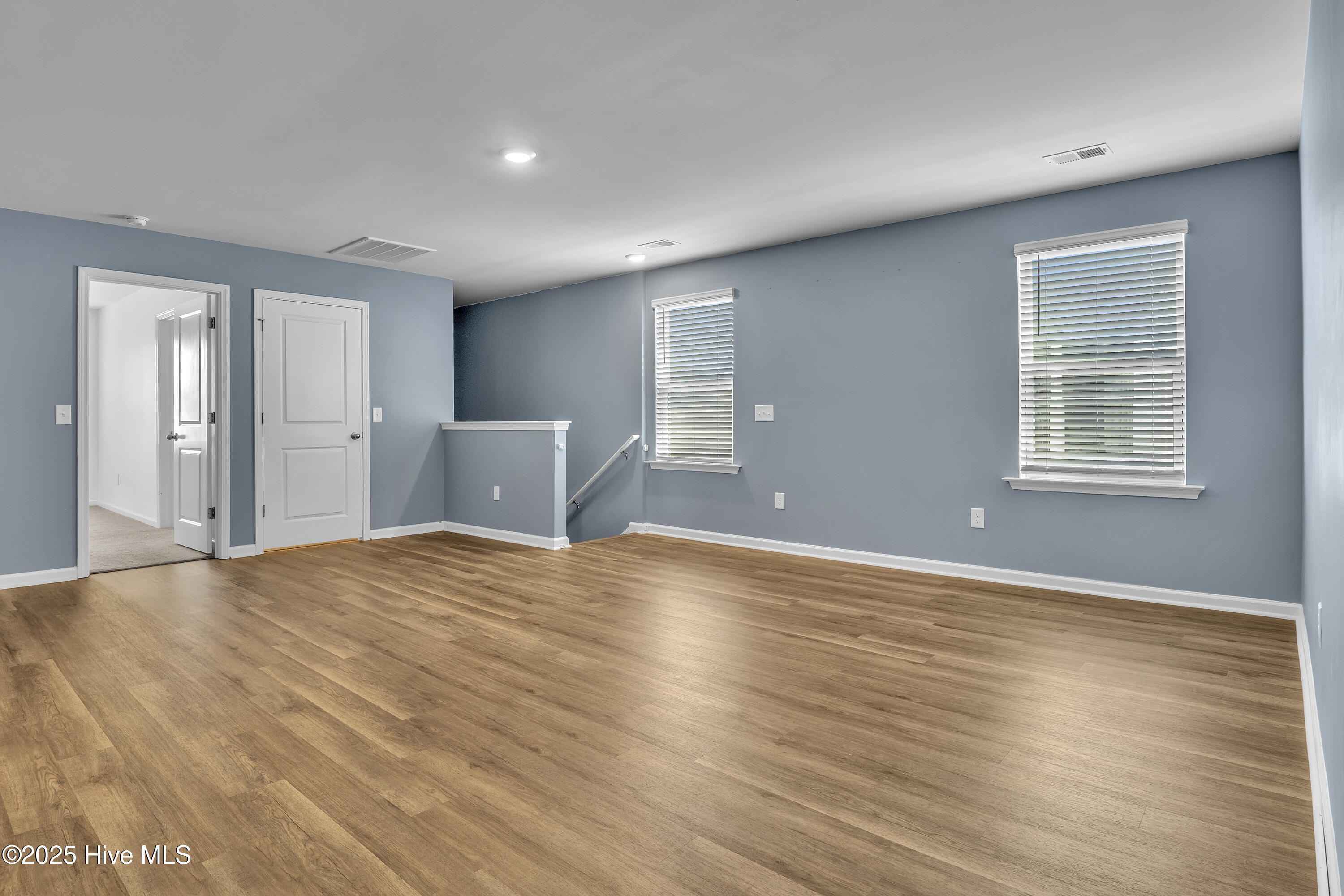 100540789 | Photo 28