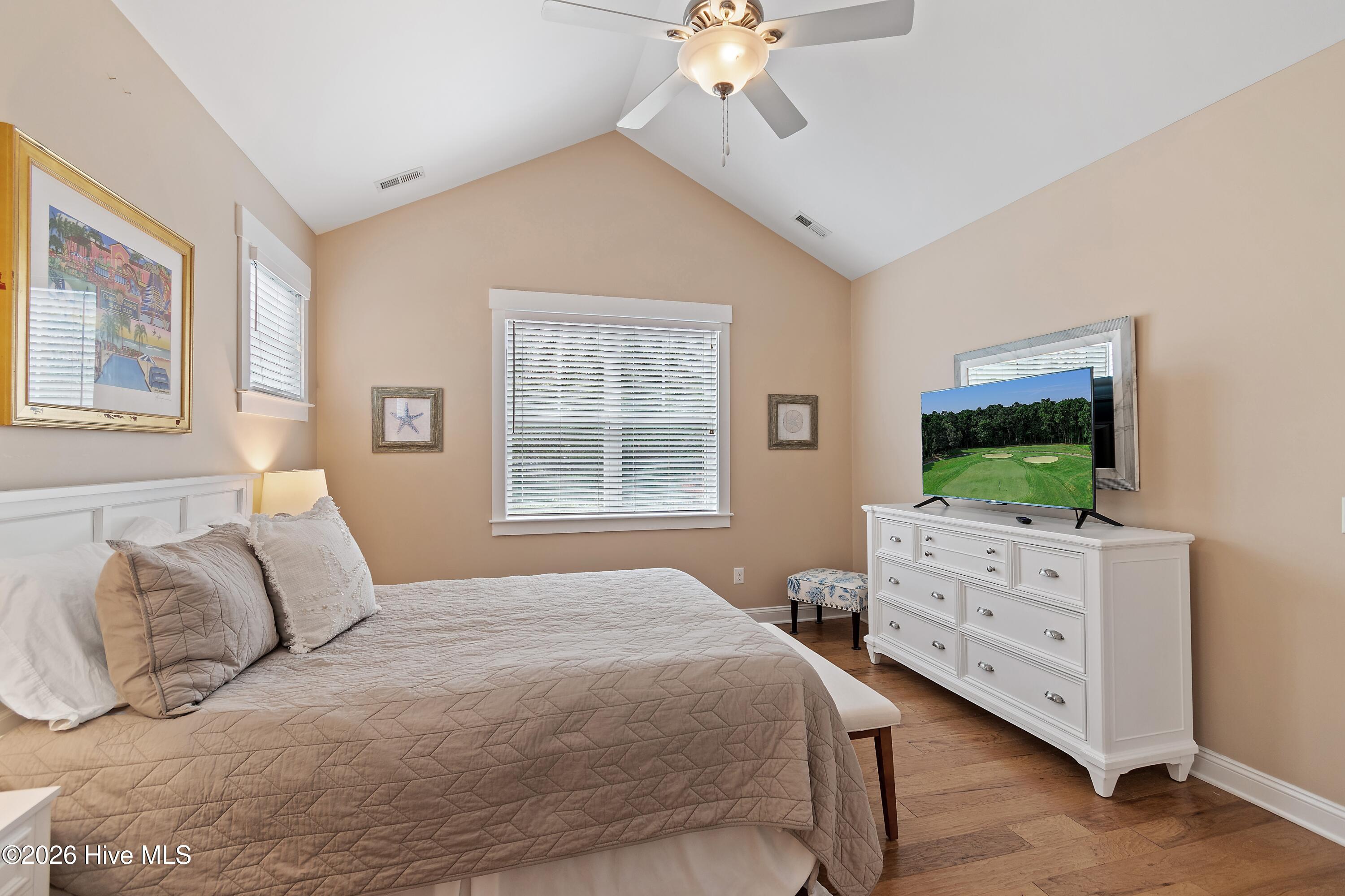 100549394 | Photo 19