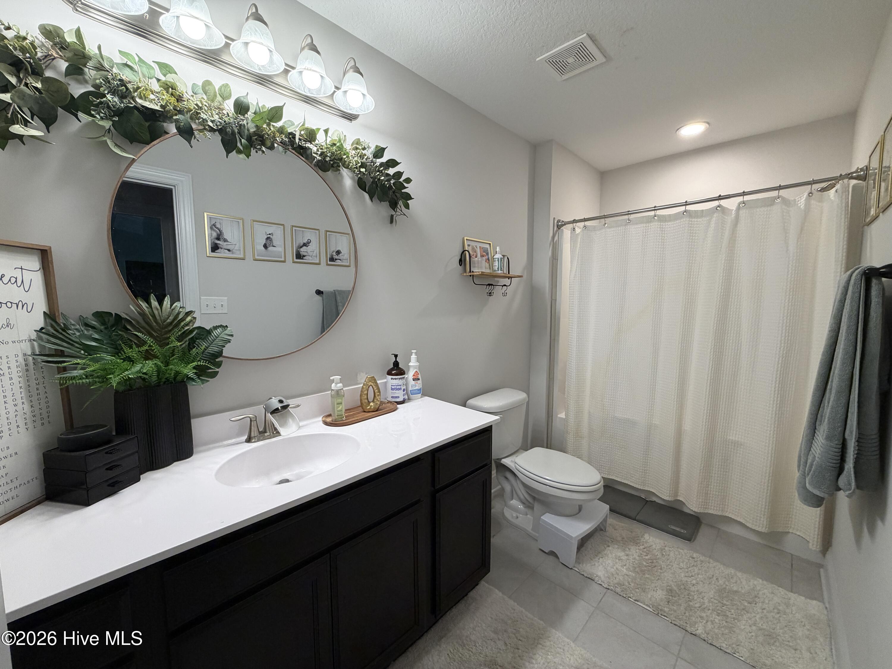 100570010 | Photo 55