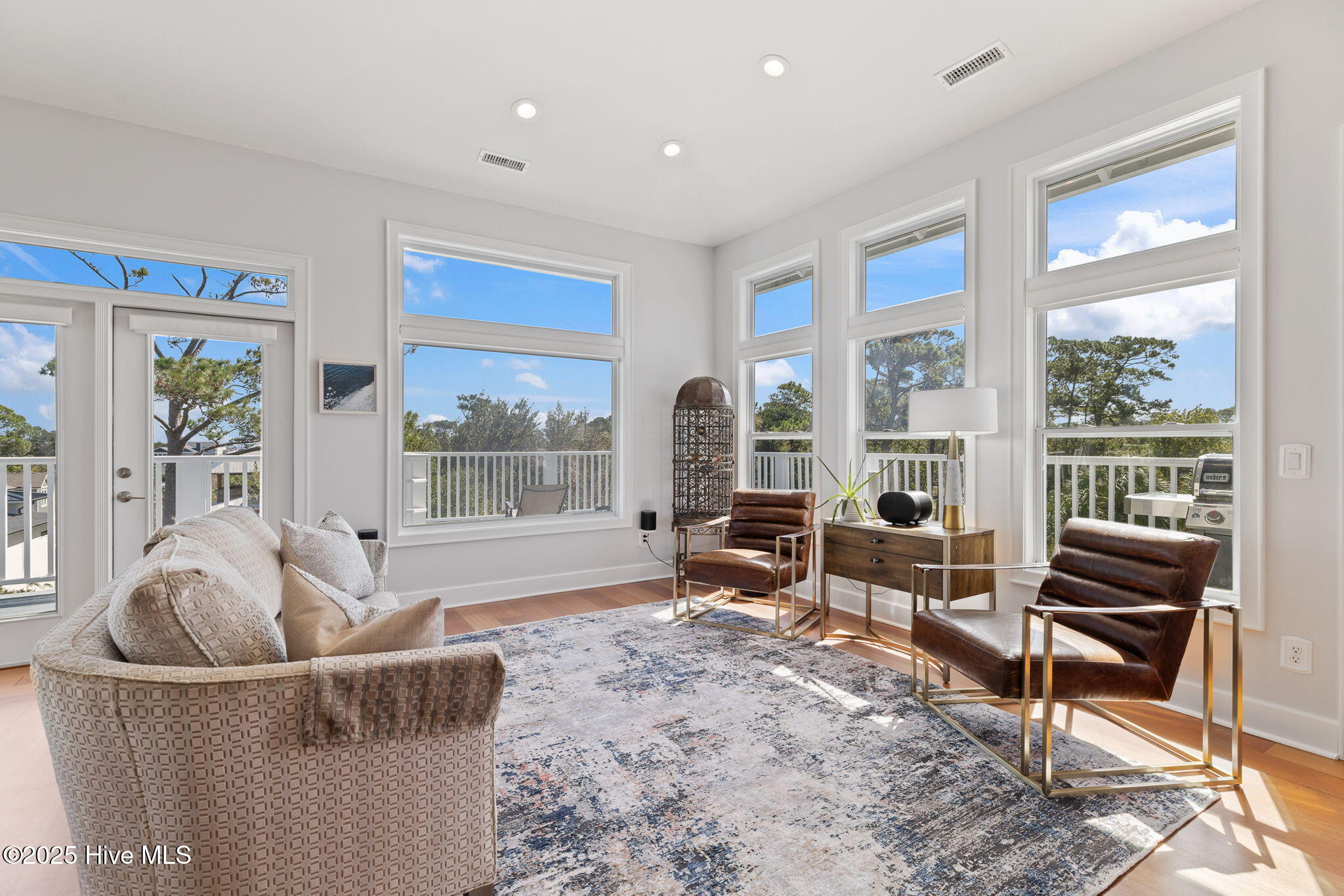 100548263 | Photo 13