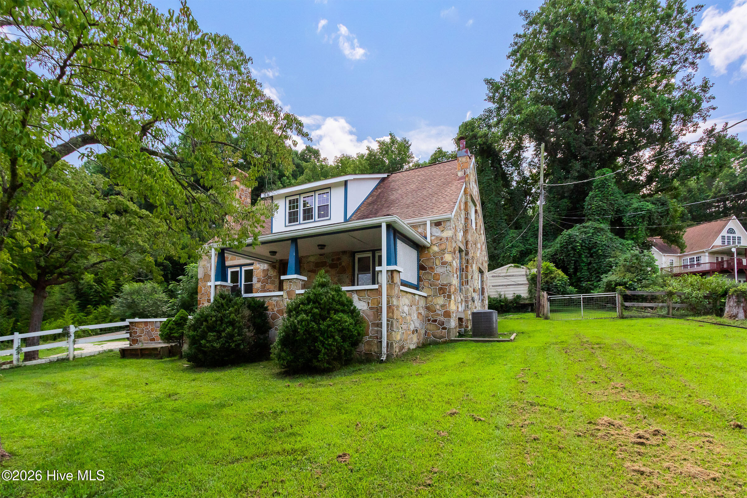 2nd image of 952 Hiwassee St, Murphy, NC 28906 | MLS# 100596532