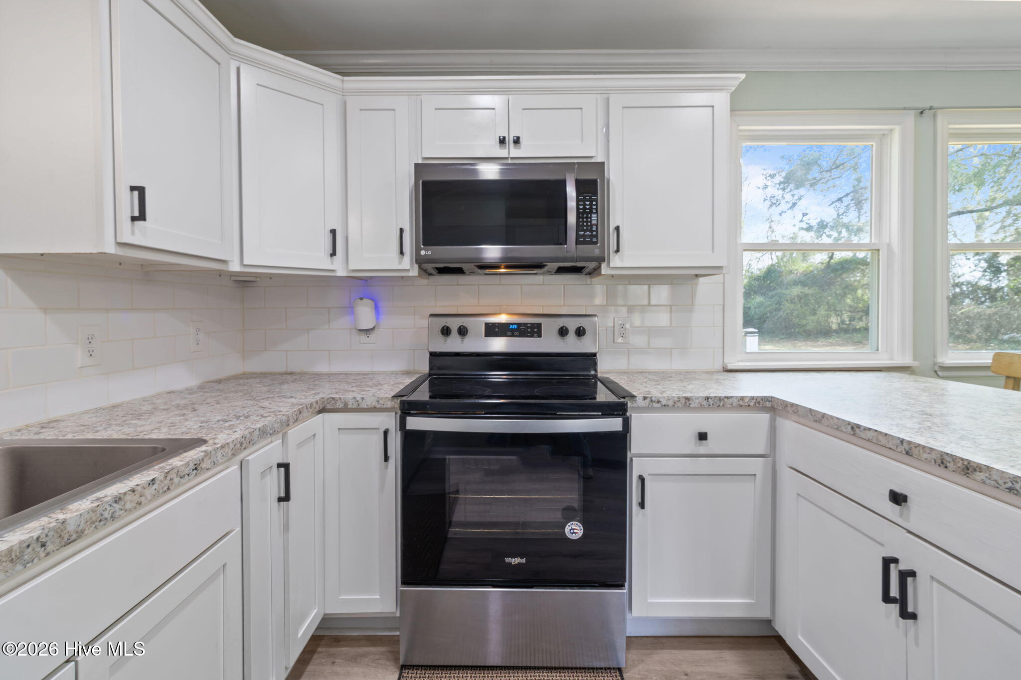 100561456 | Photo 11